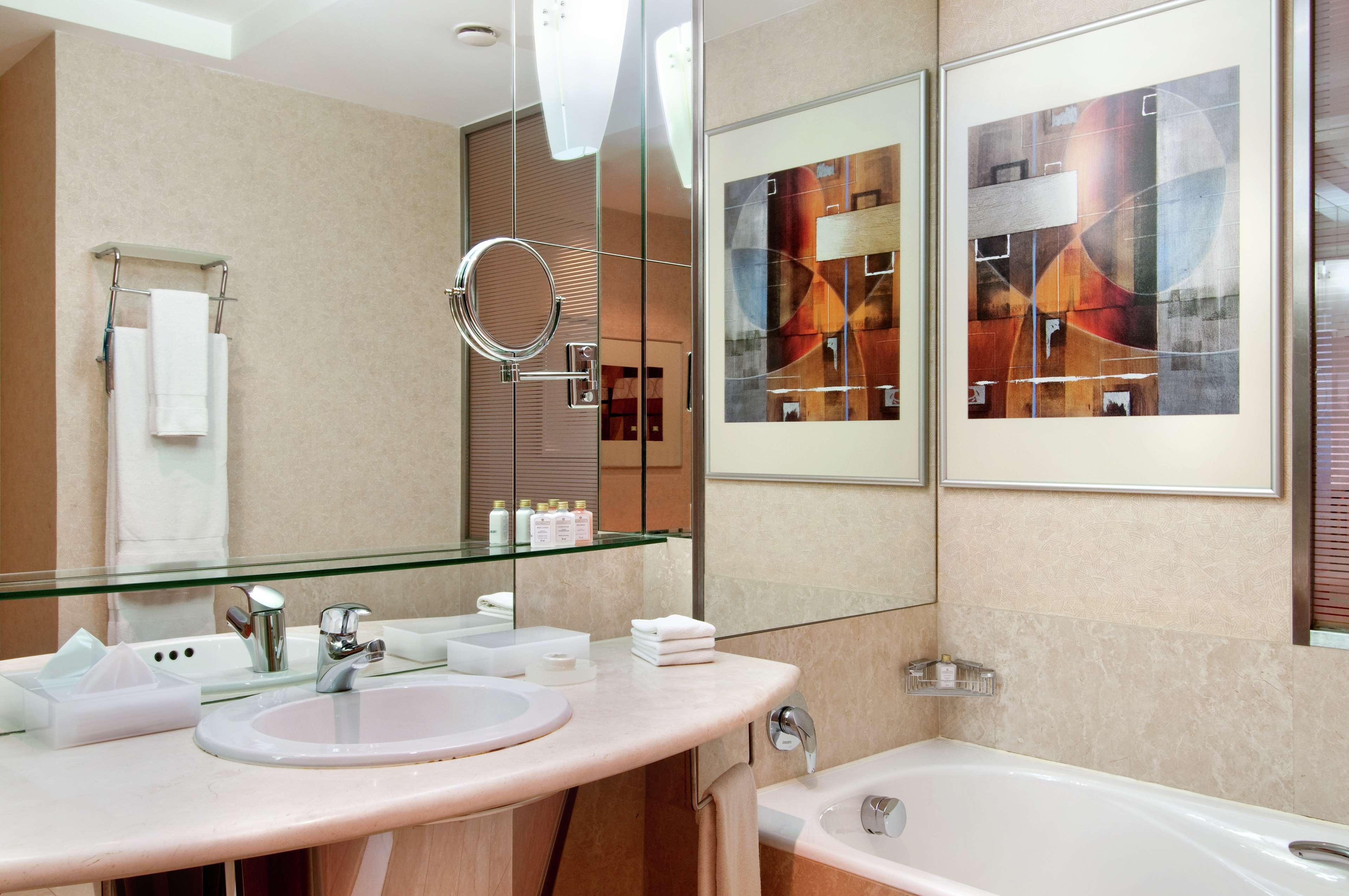 Double Deluxe King Bed