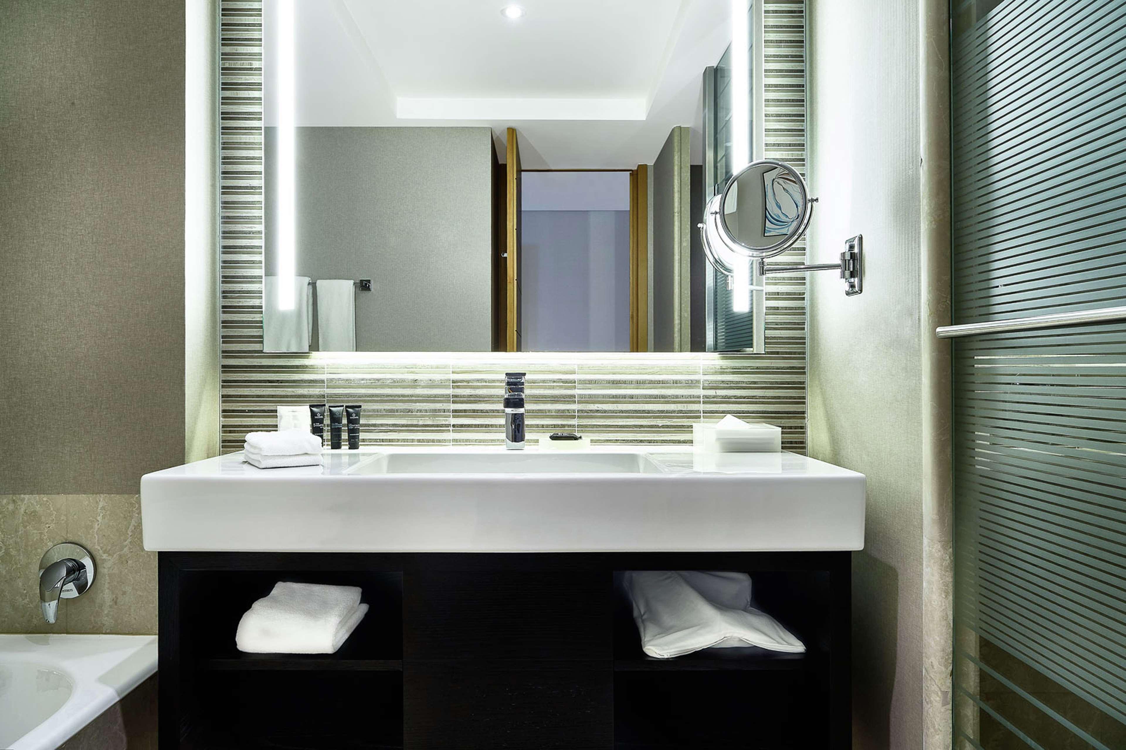 Room Premium King Bed