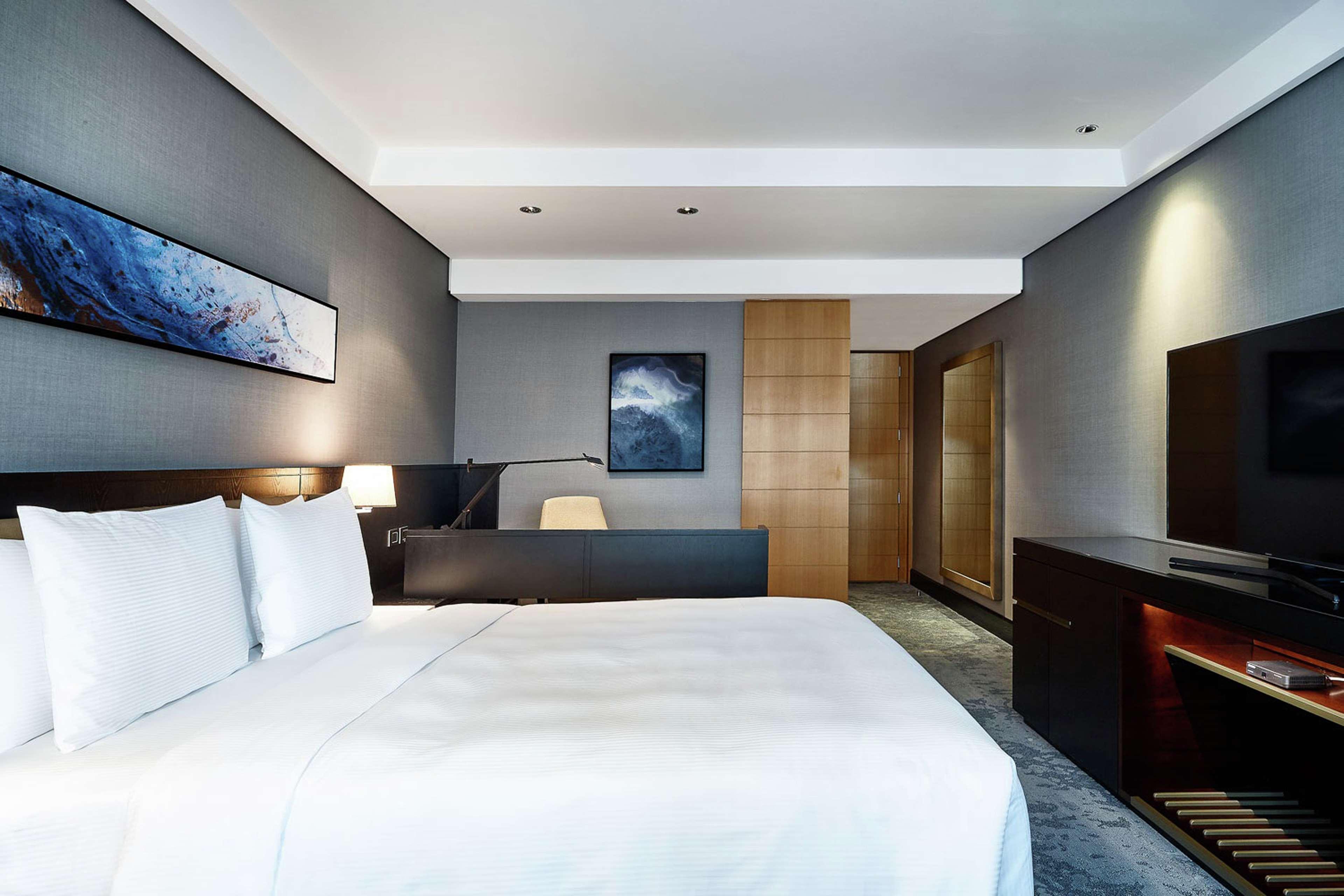 Room Premium King Bed