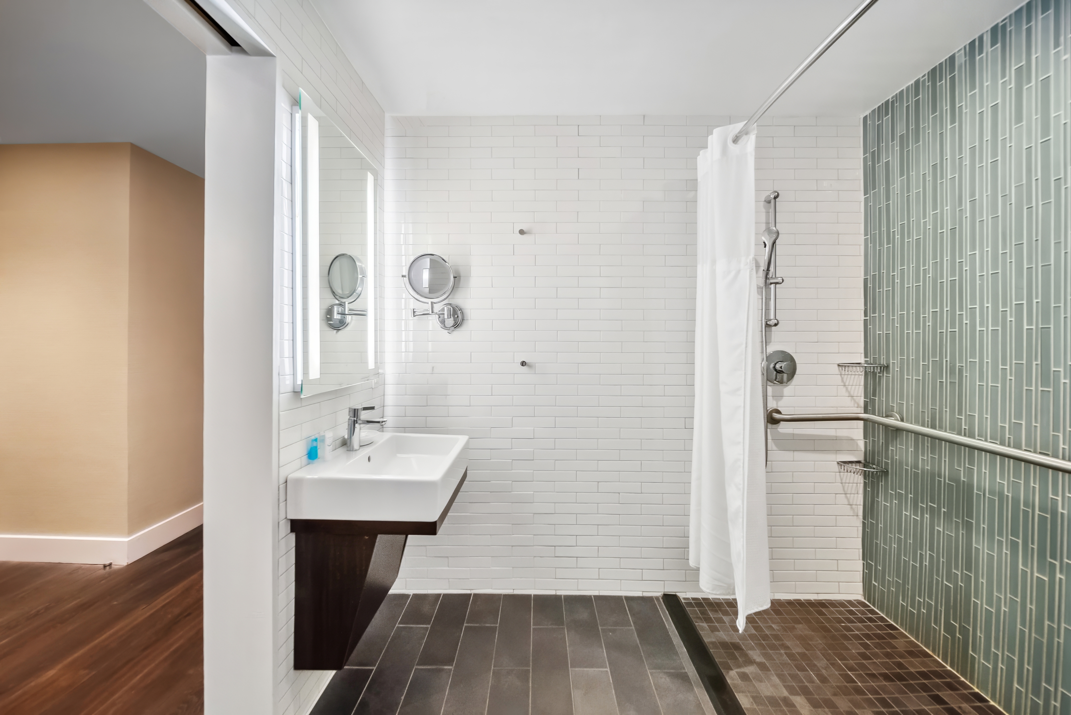 Room Accessible King Size Bed