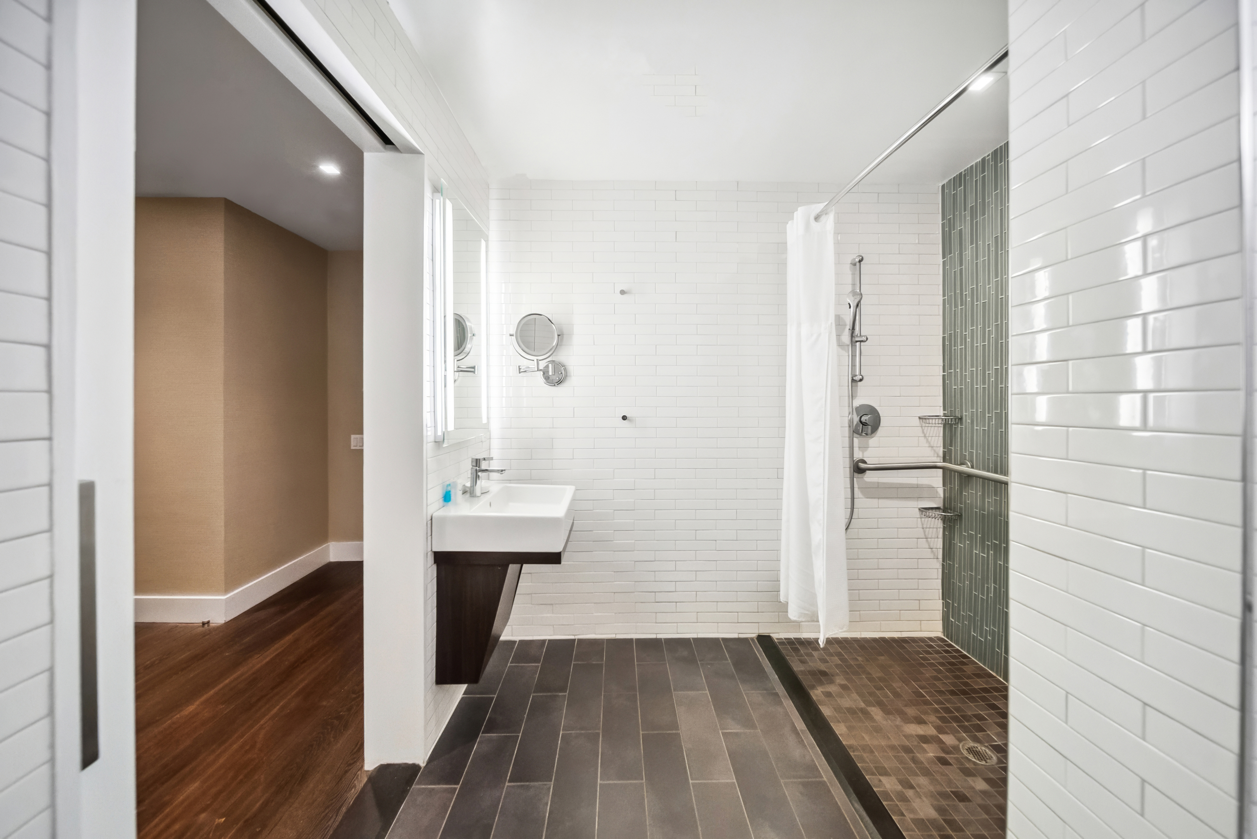 Room Accessible King Size Bed