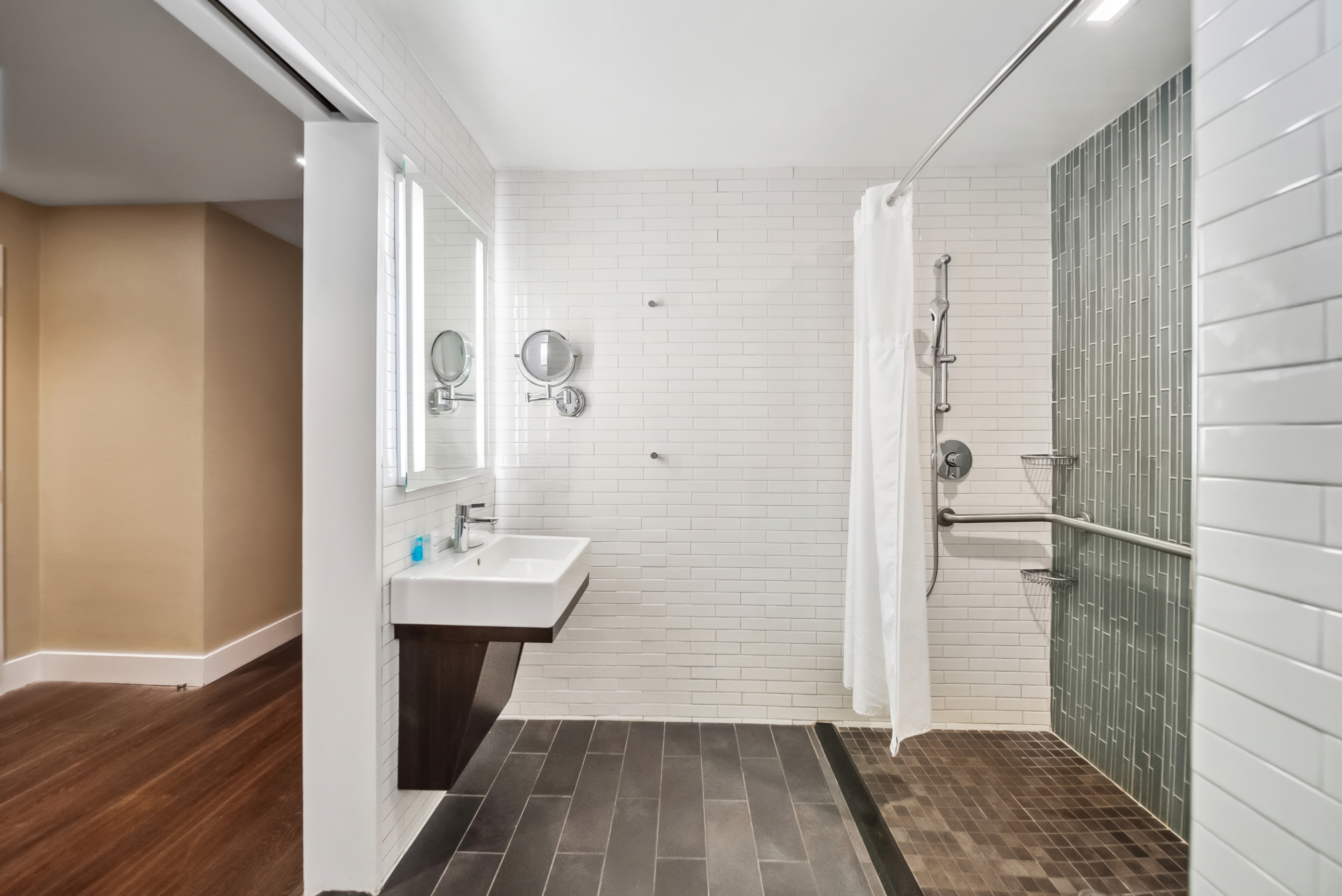 Room Accessible King Size Bed