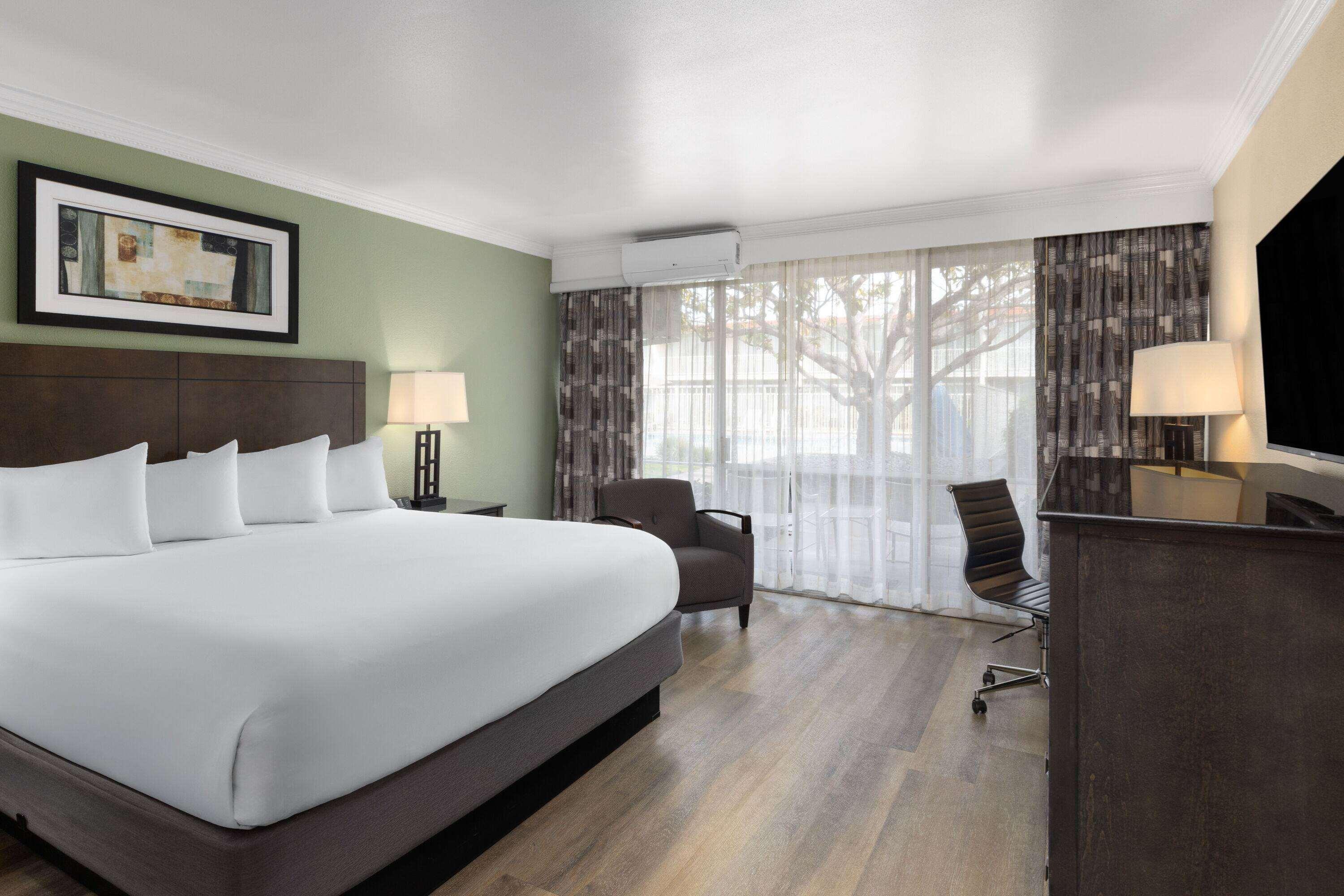 Double King Bed Non Smoking