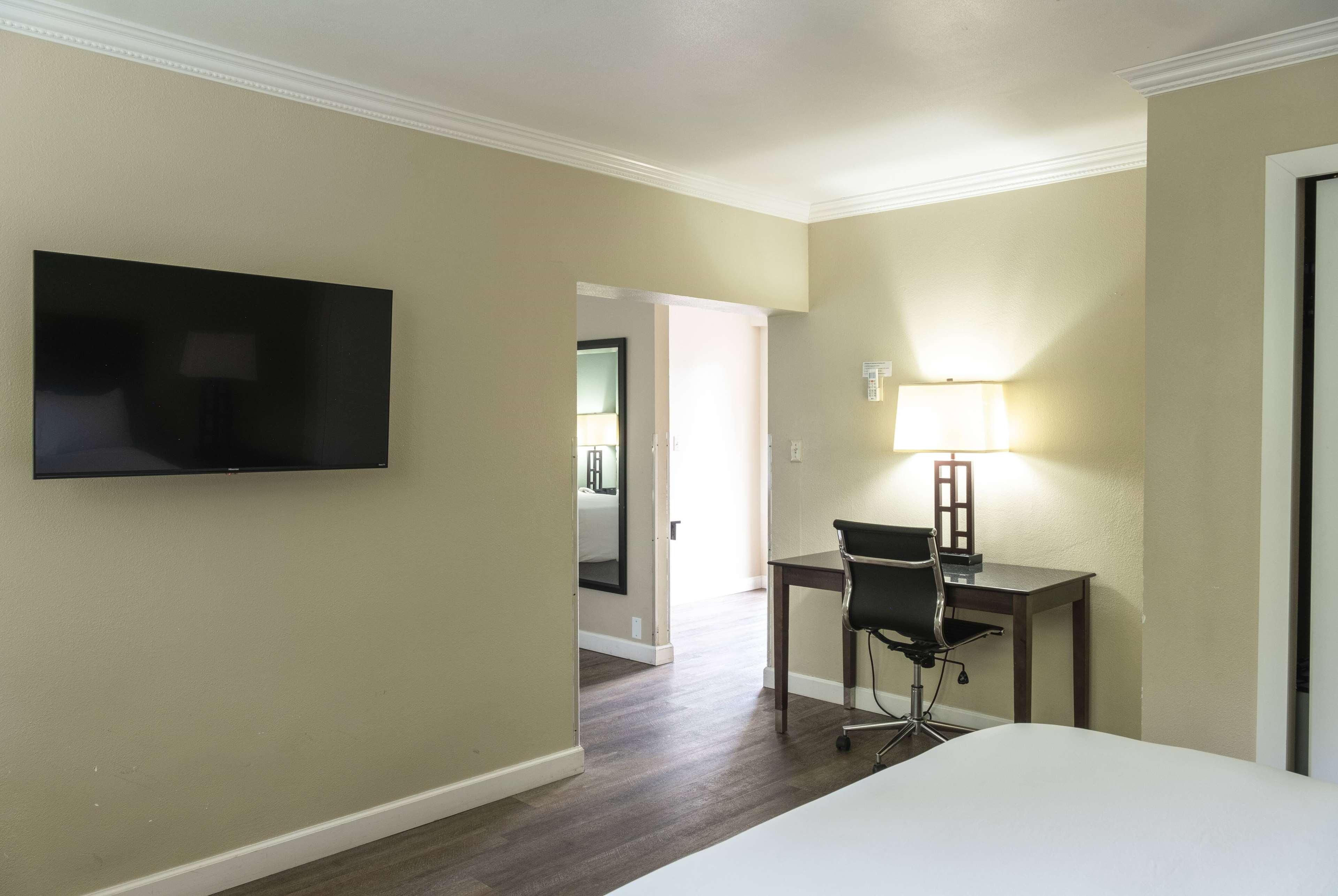 Suite Two Queen Beds Non Smoking