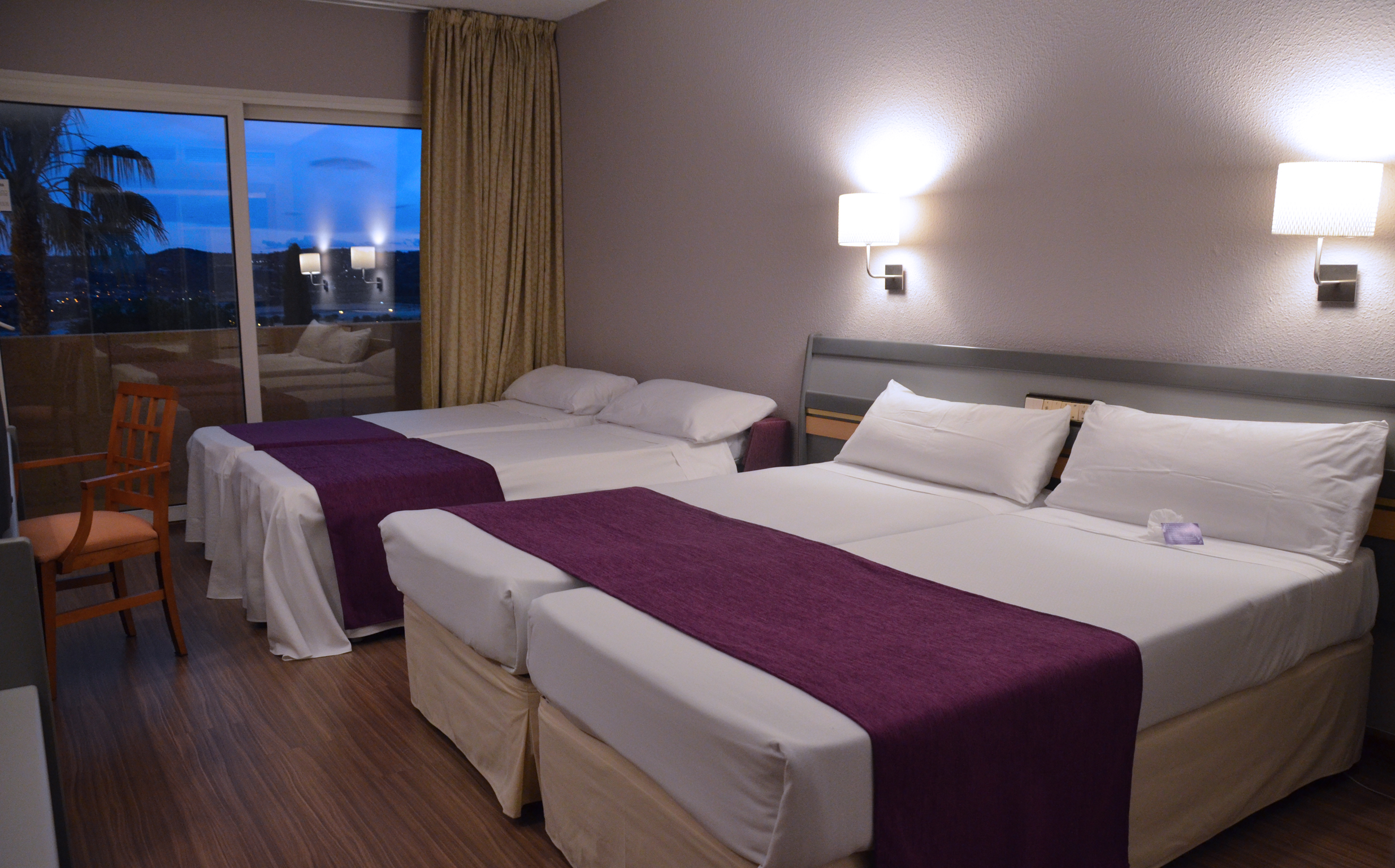 Family Room Capacity 4