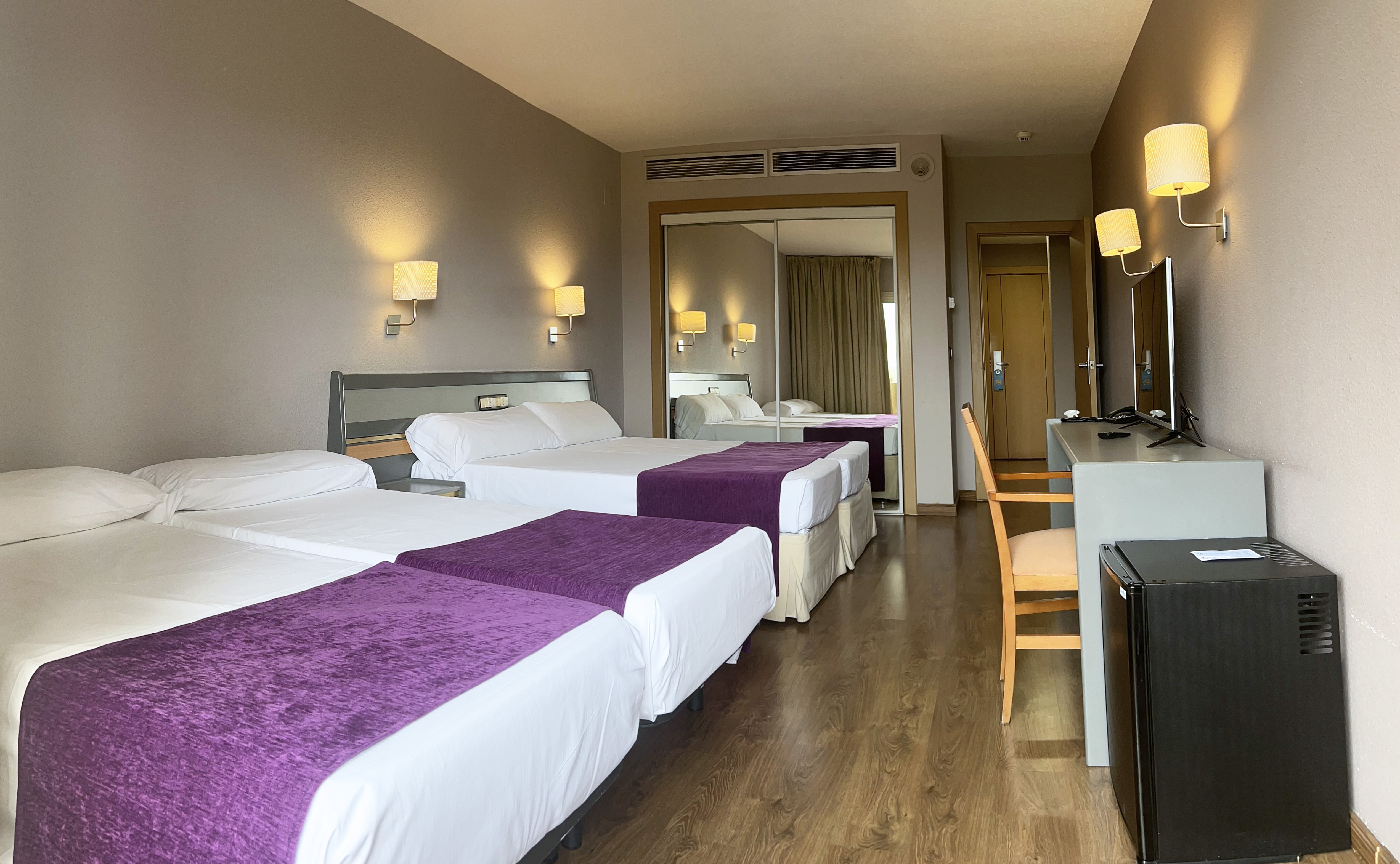 Family Room Capacity 4