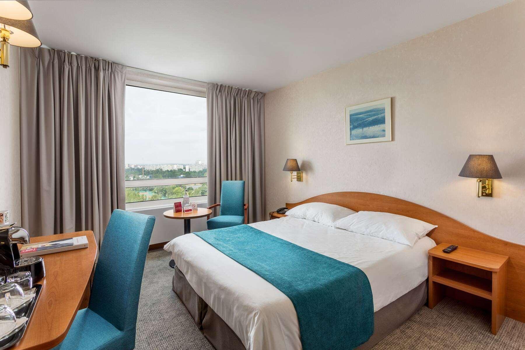 Double Executive Queen Bed