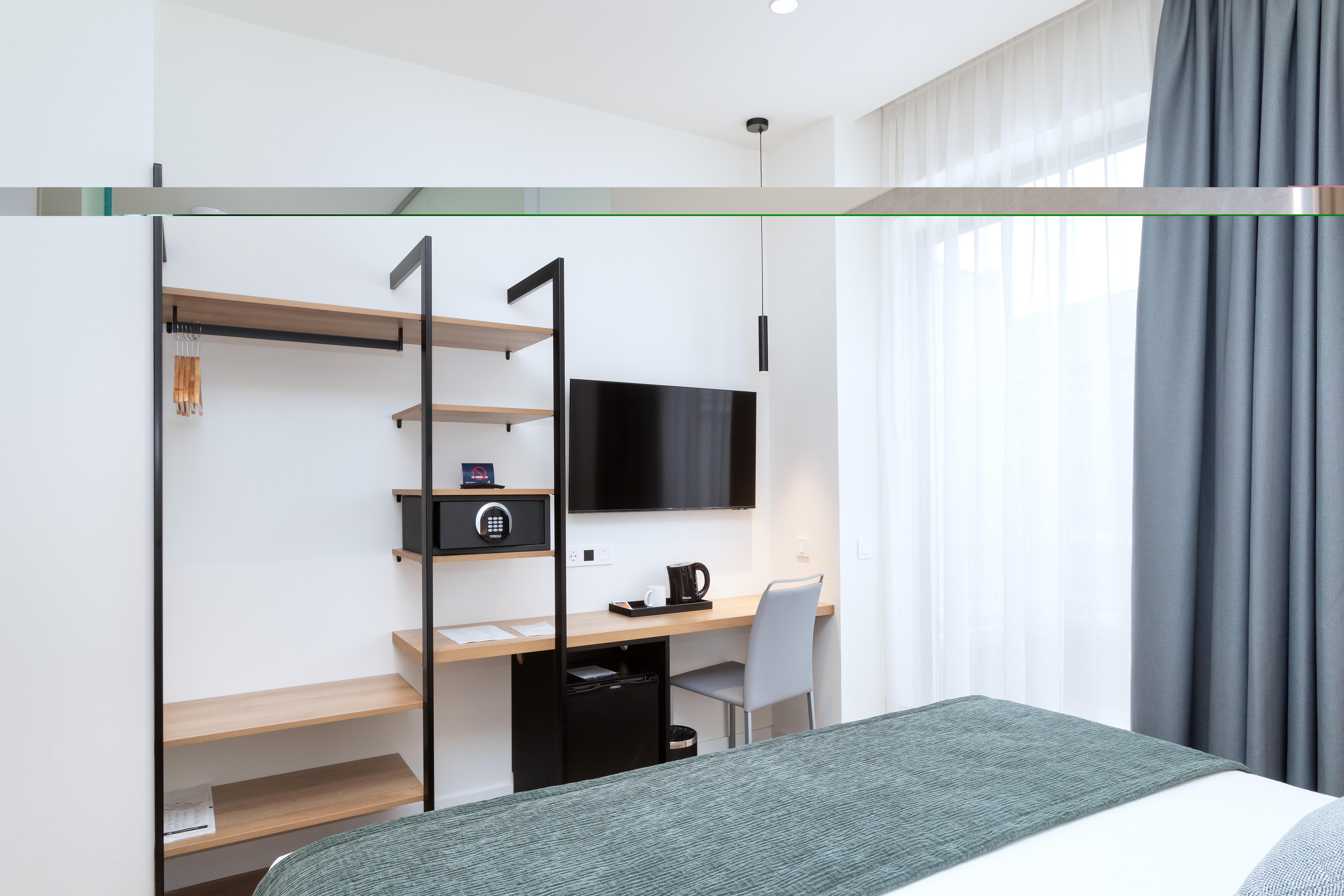 Double Single Executive