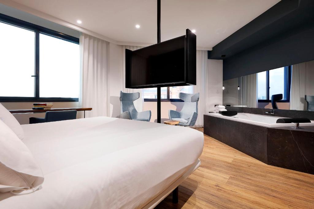 Suite Queen Size Bed