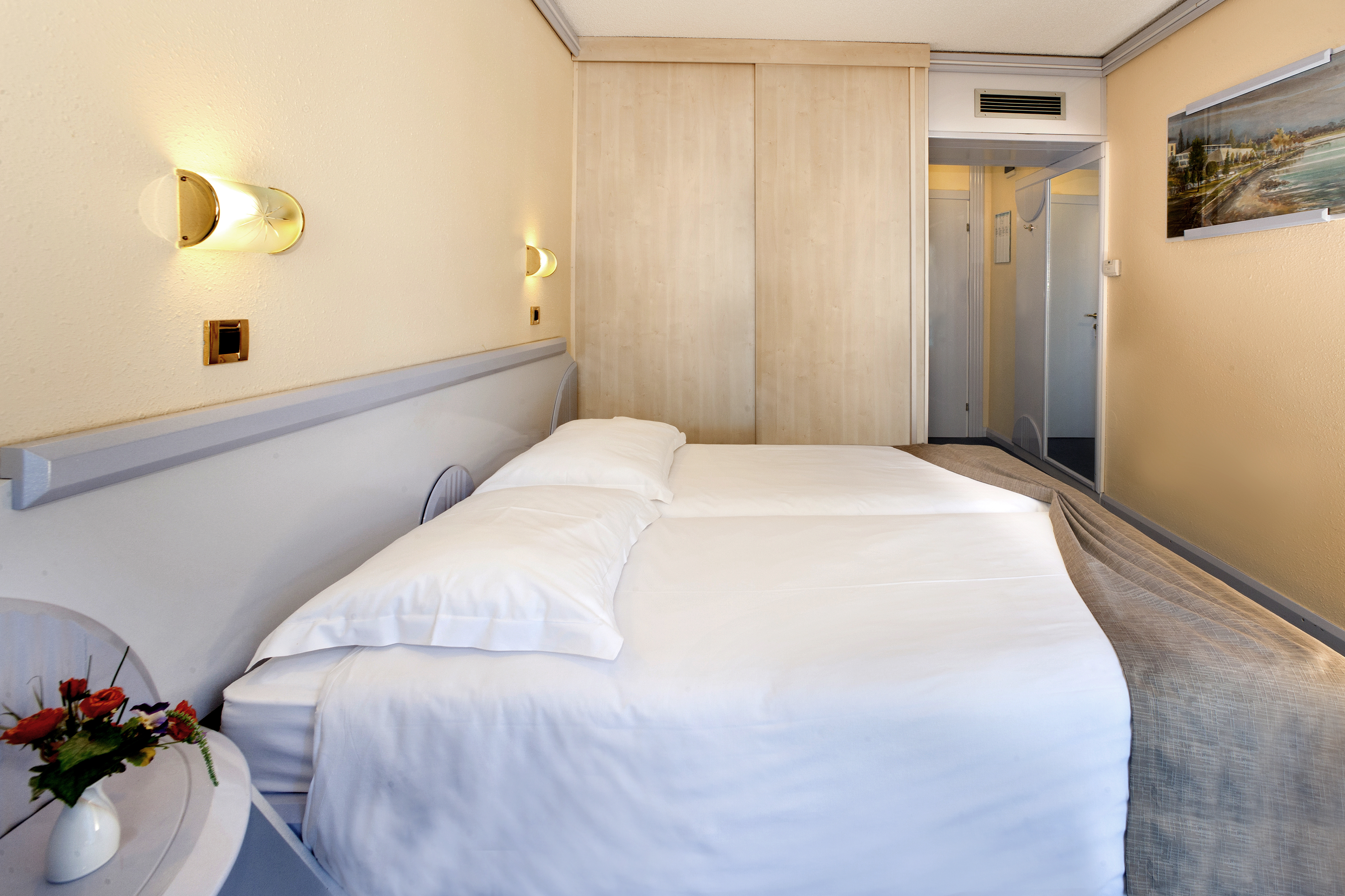 Double Single with Balcony