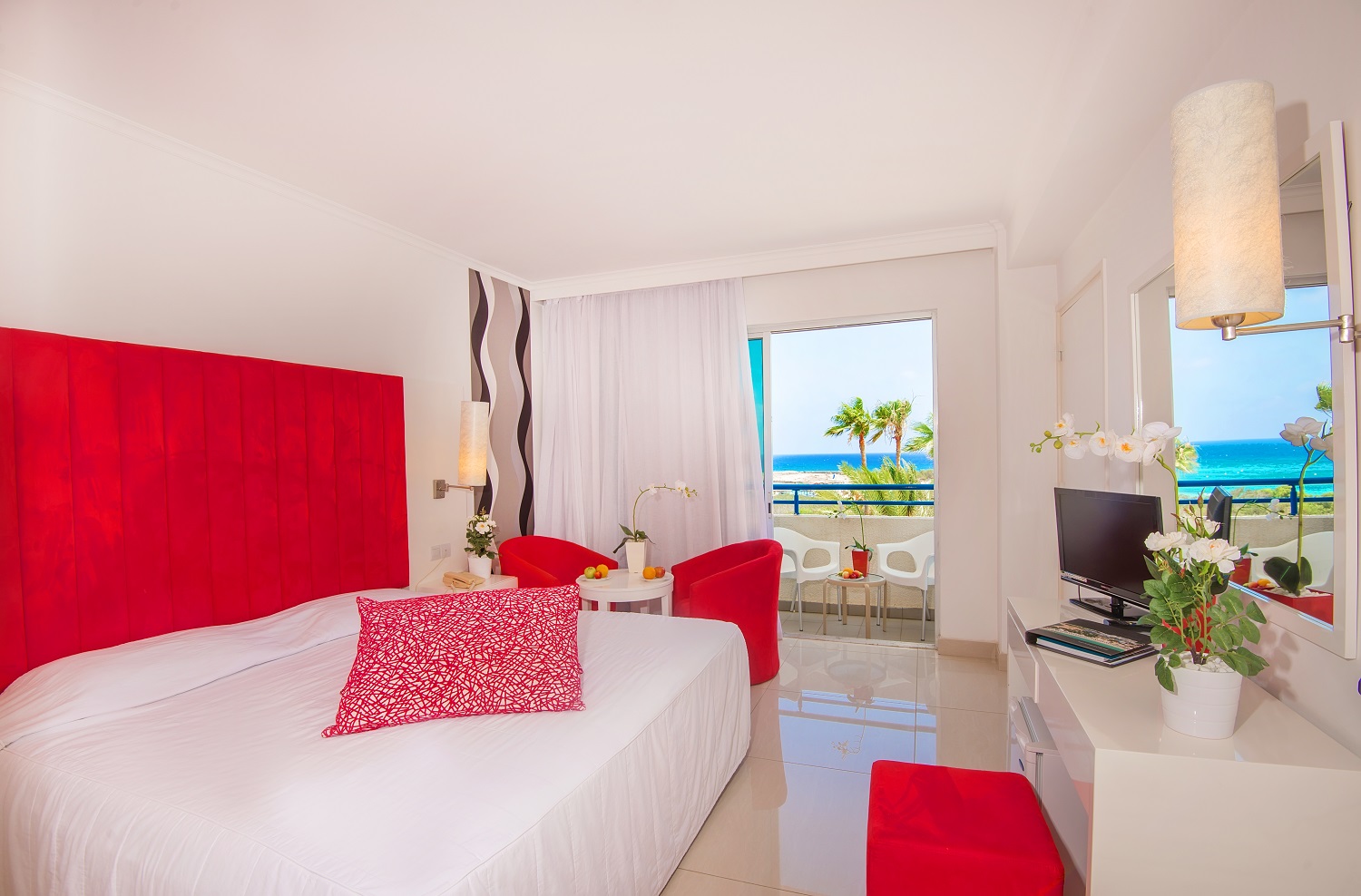 Twin Partial Sea View