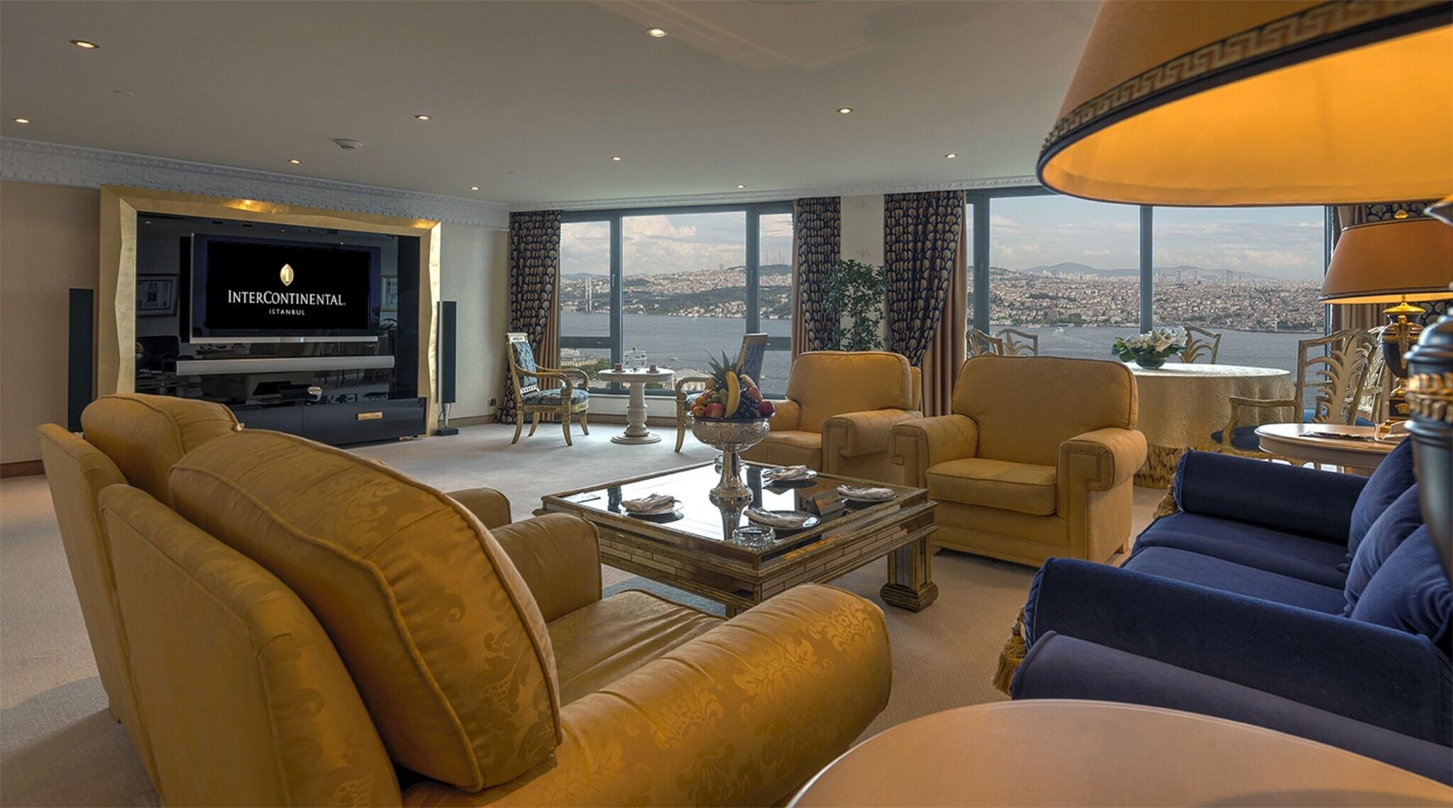 Suite Grand with Views