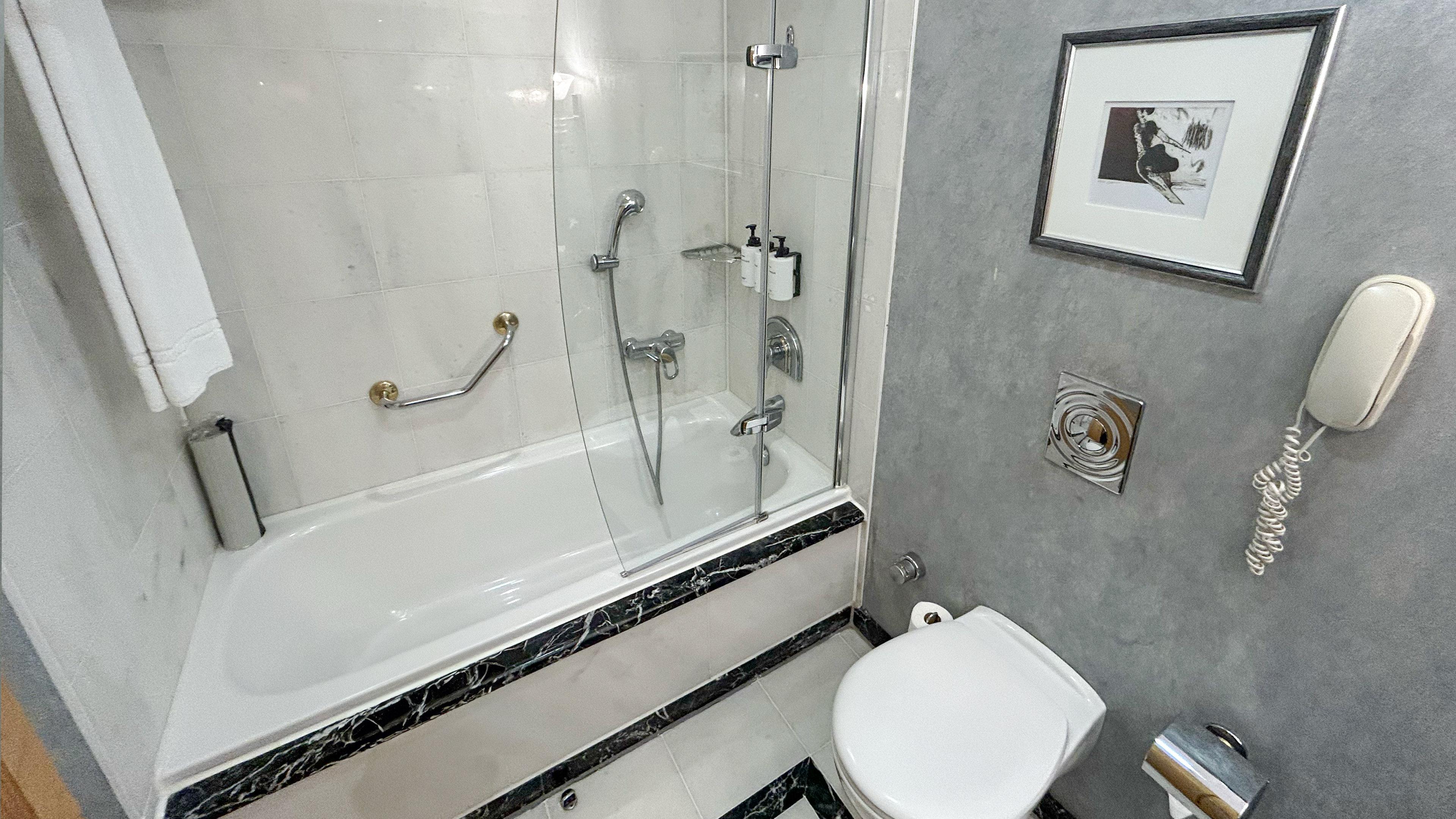 Twin Classic City View