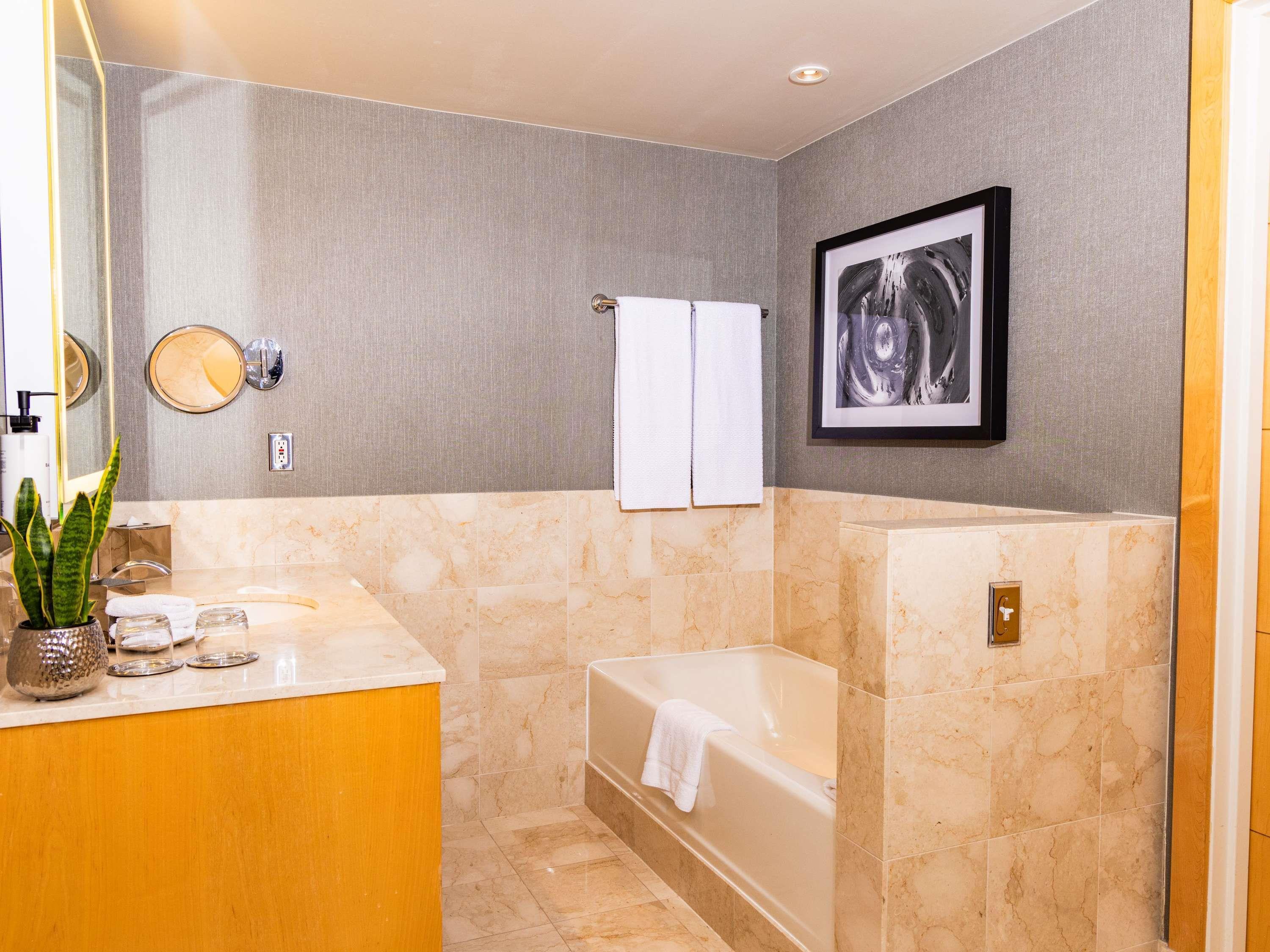 Junior Suite Accessible