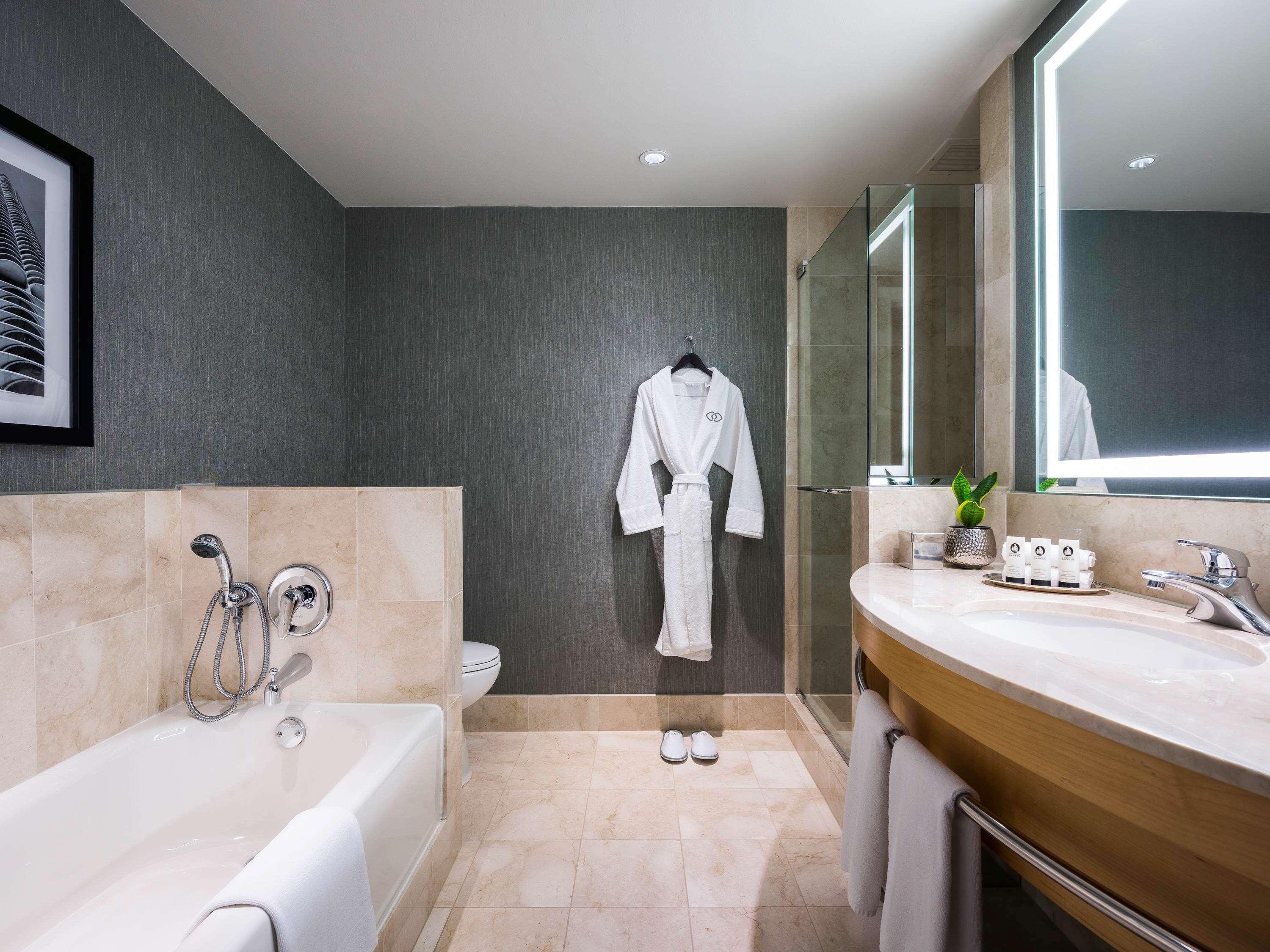 Double Deluxe King Bed