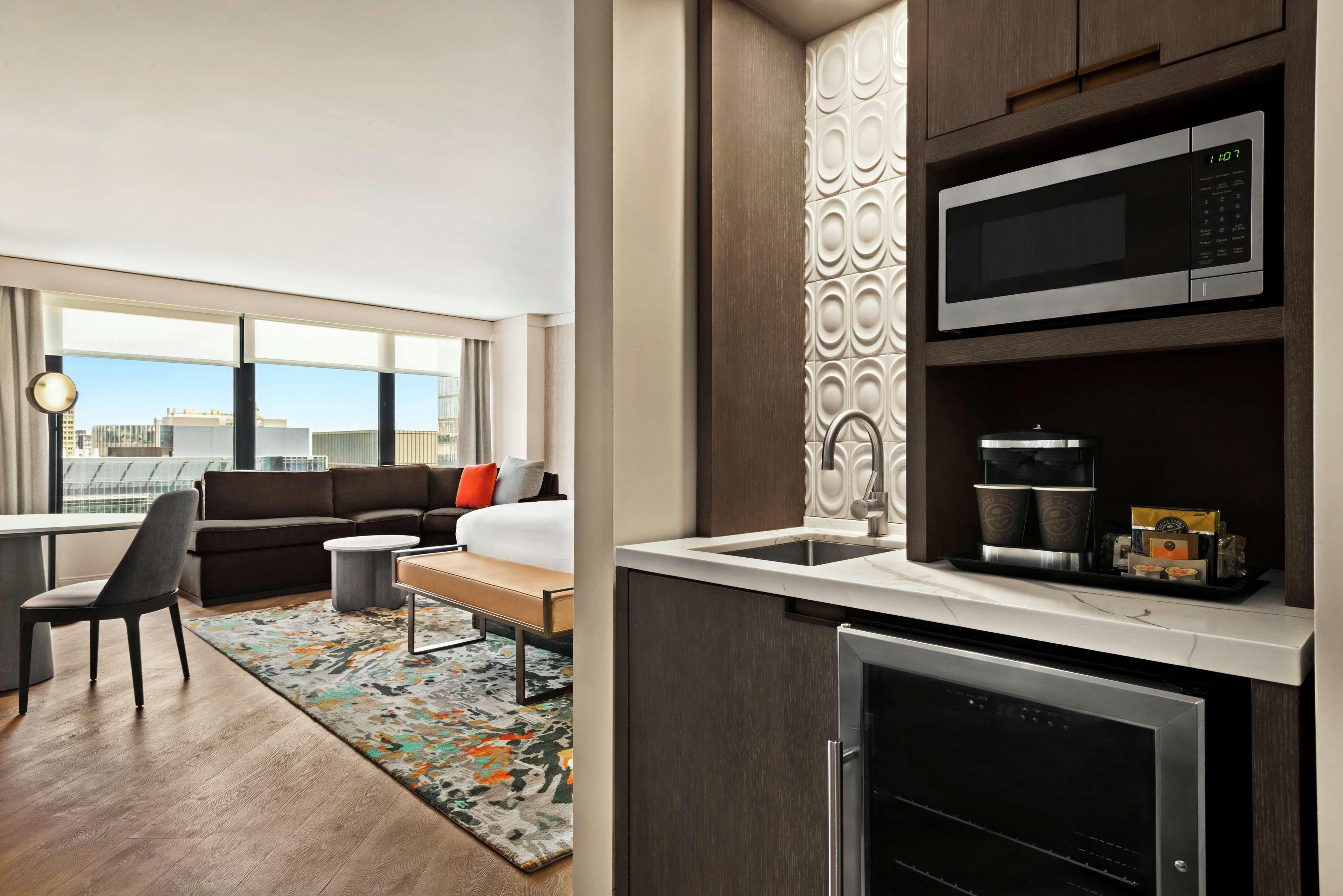 Studio City View King Bed