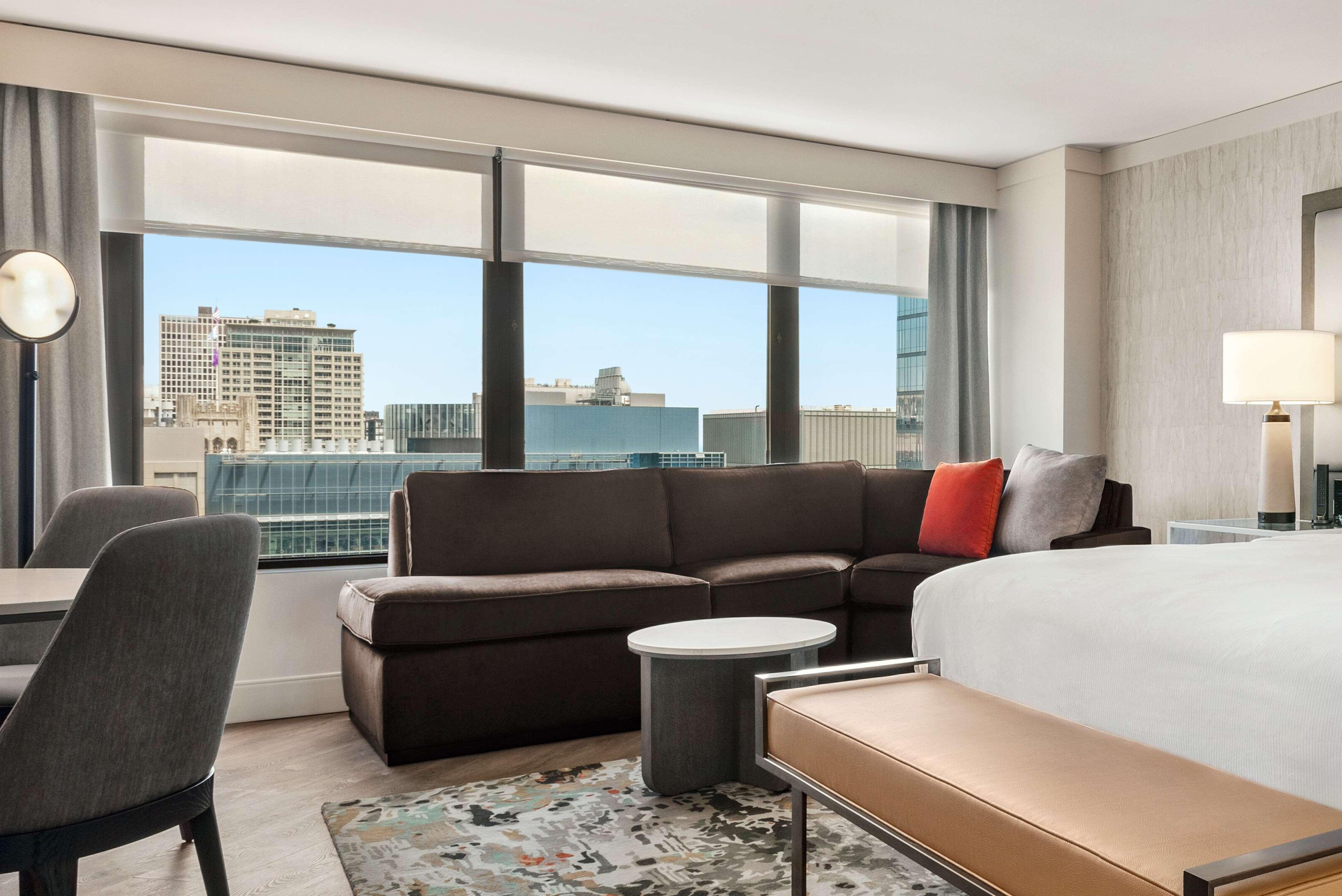 Studio City View King Bed