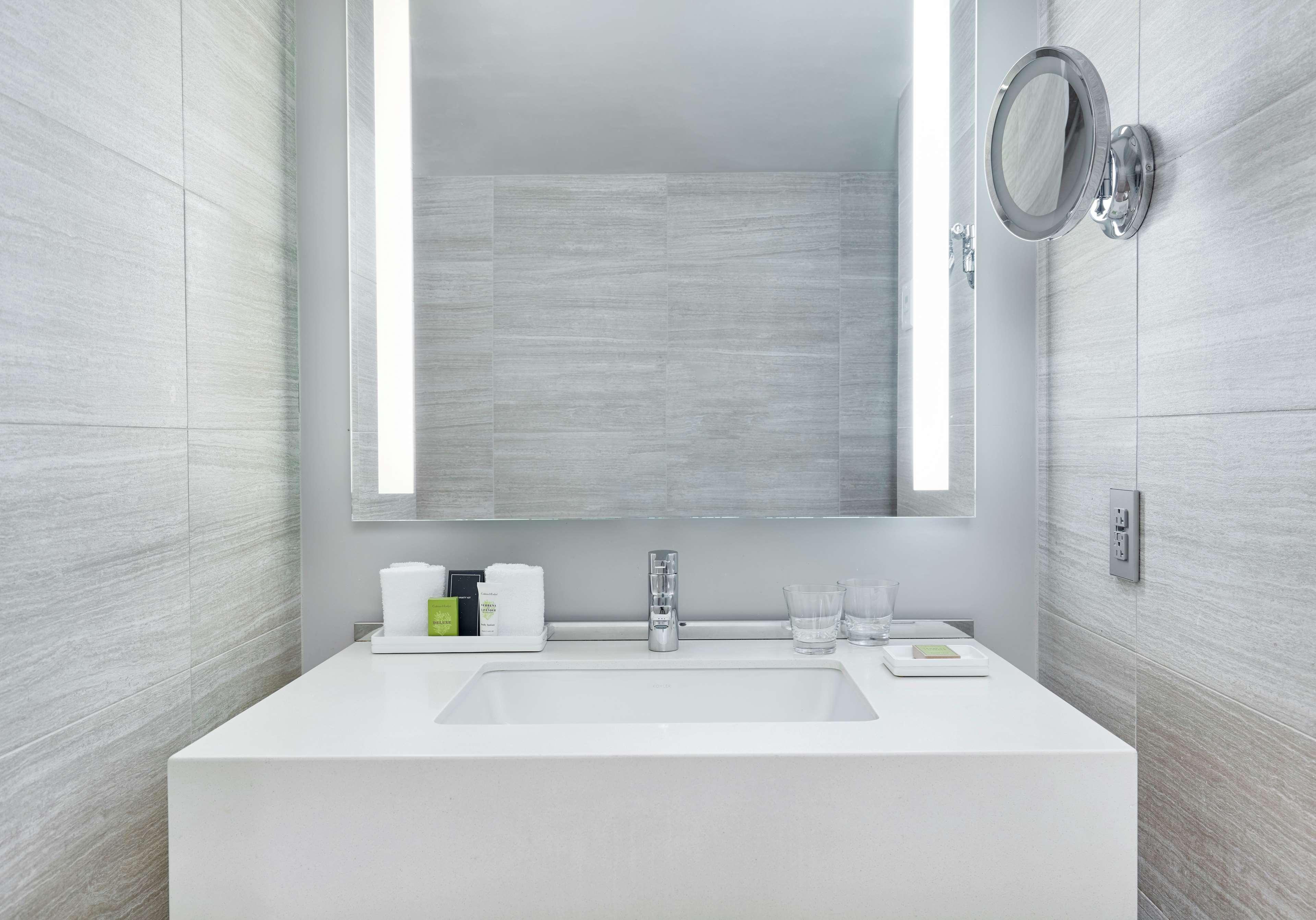 Room City View Queen Bed