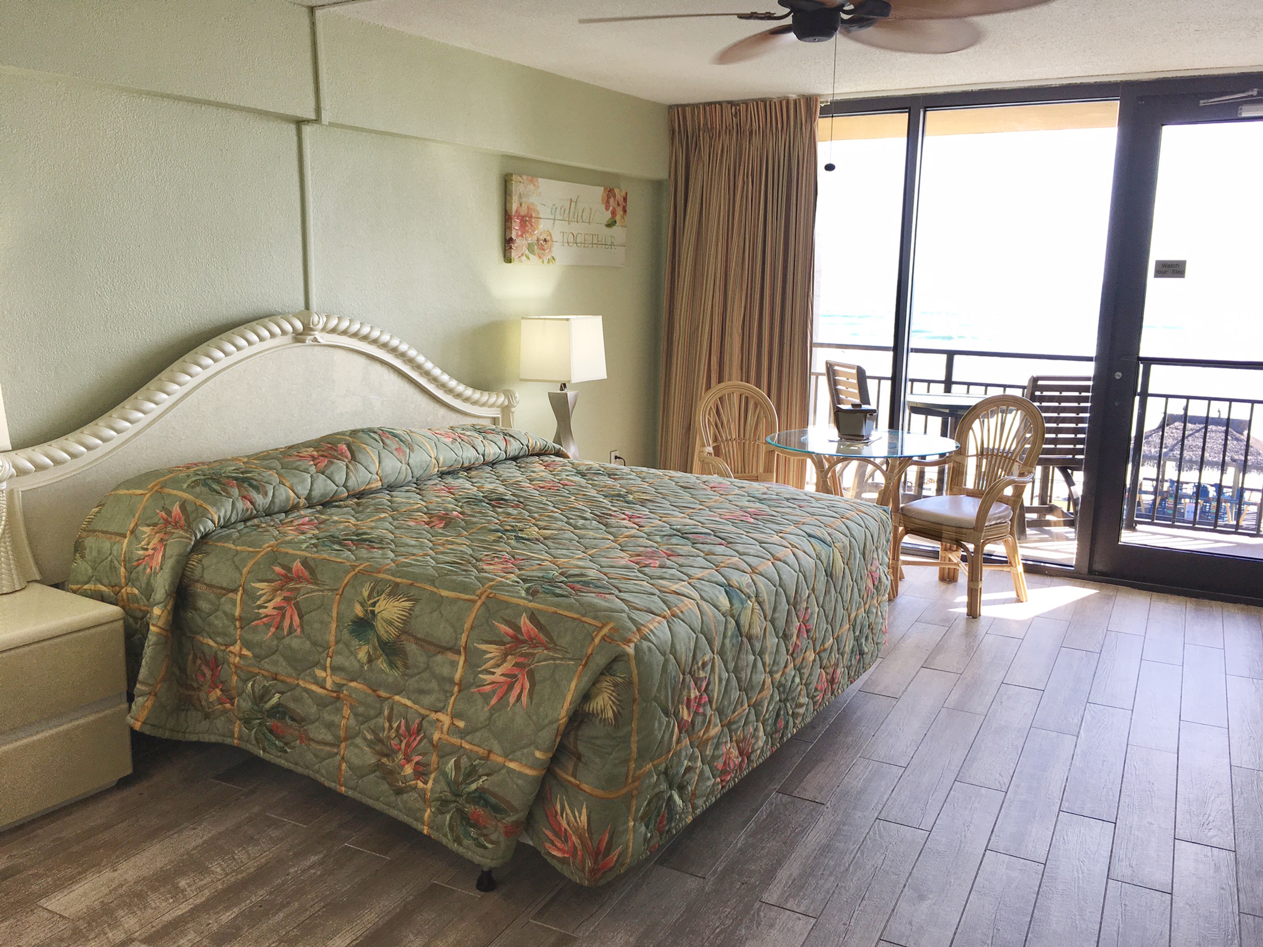 Studio Ocean Front King Bed