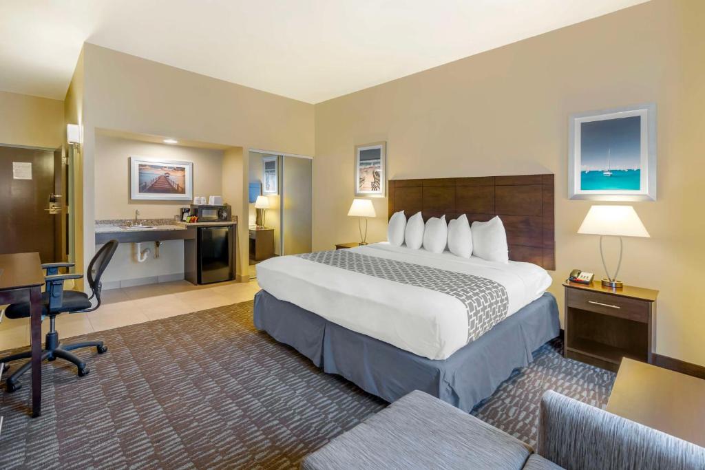 Suite Two Queen Beds Non Smoking