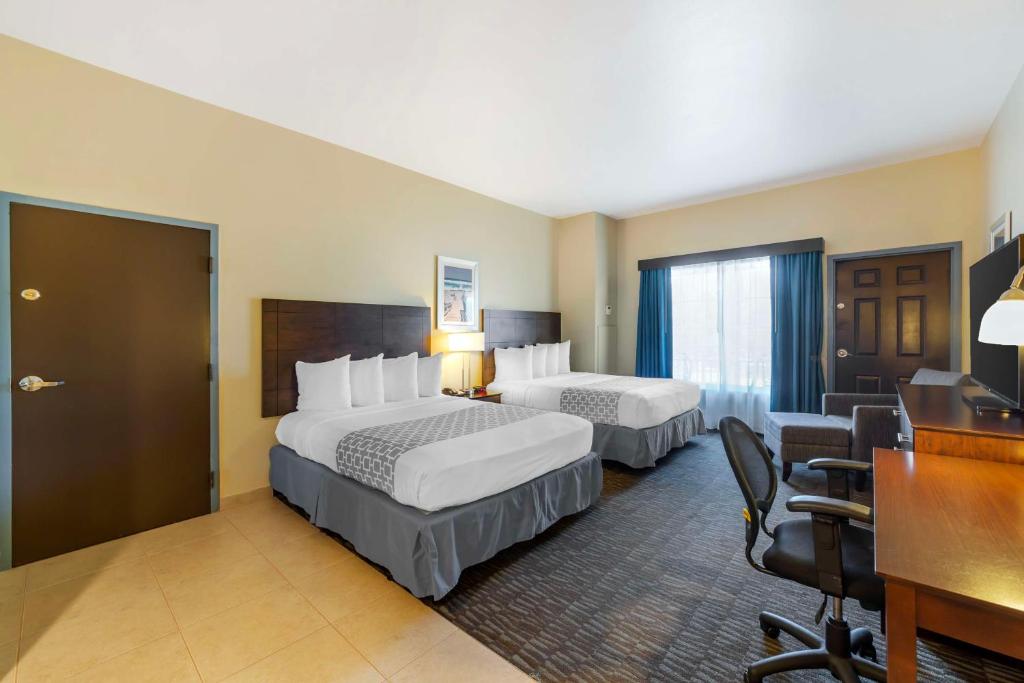 Suite Two Queen Beds Non Smoking