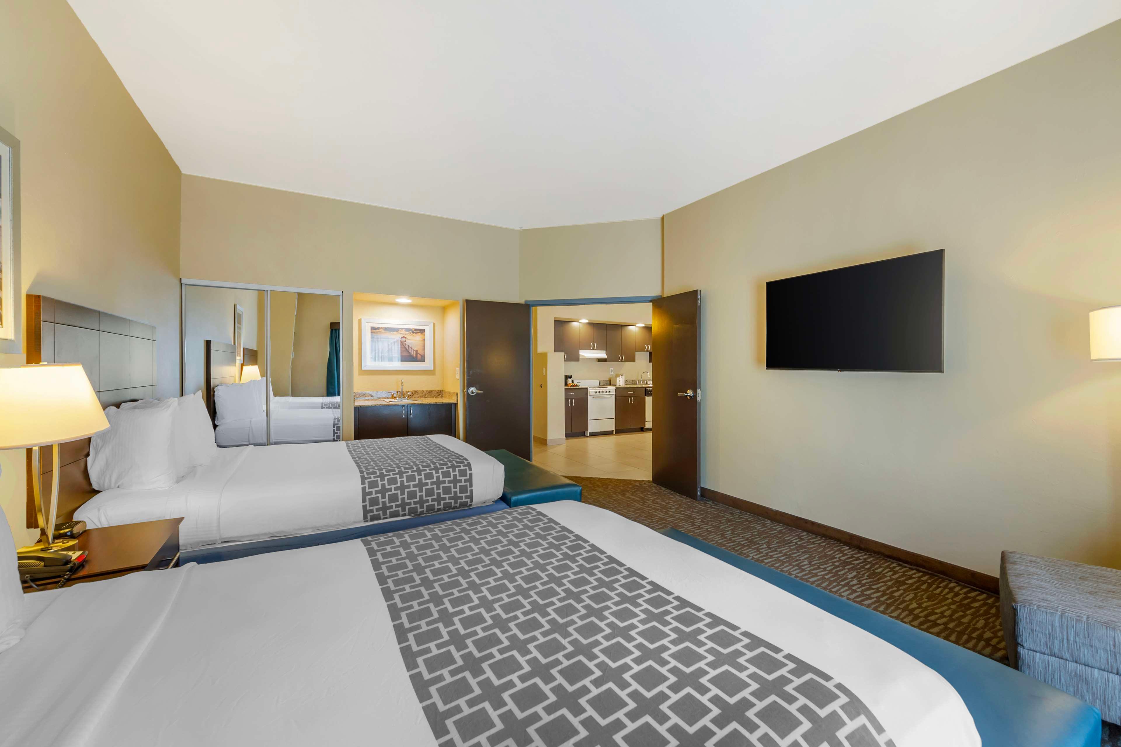 Suite Two Queen Beds Non Smoking