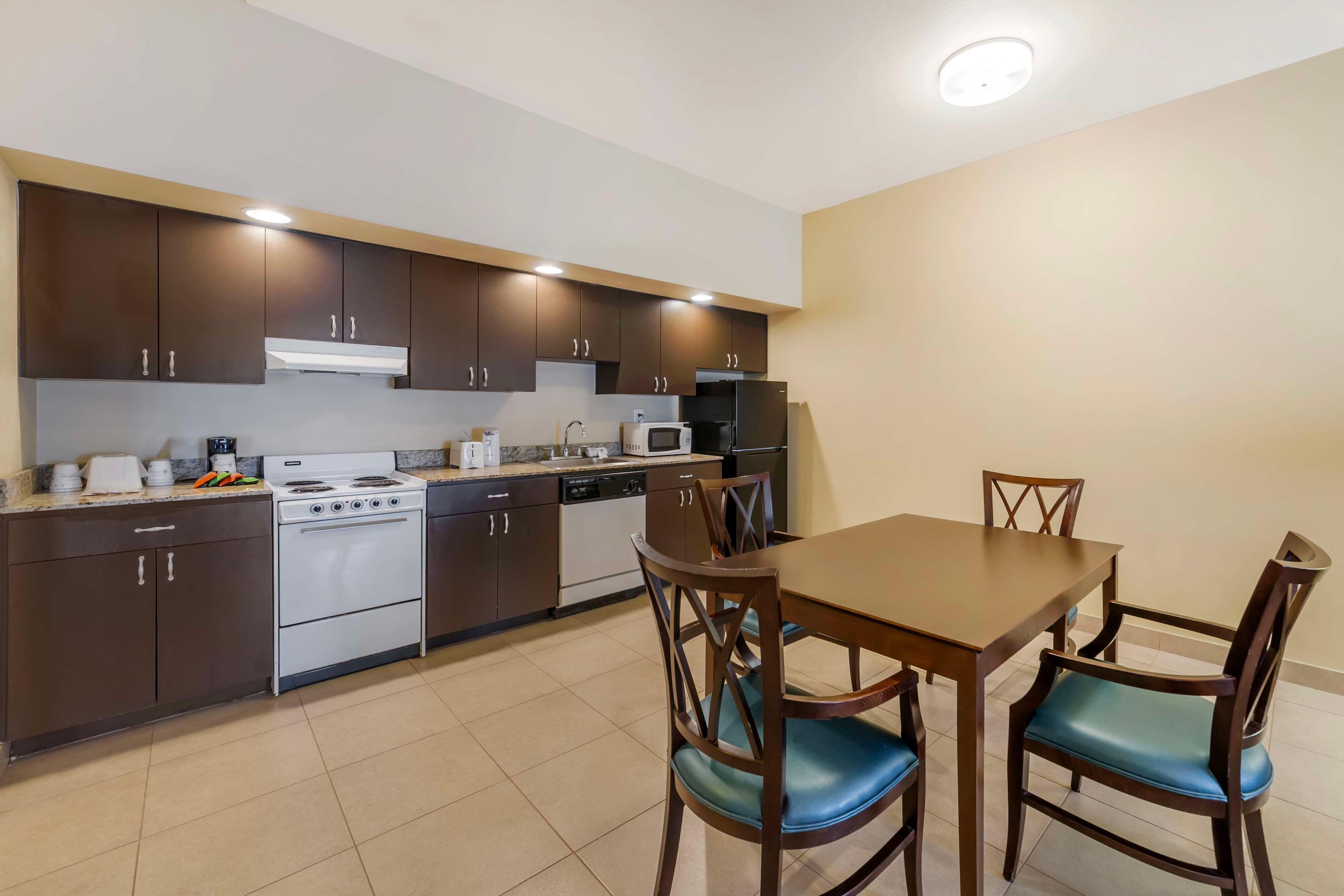 Suite Two Queen Beds Non Smoking