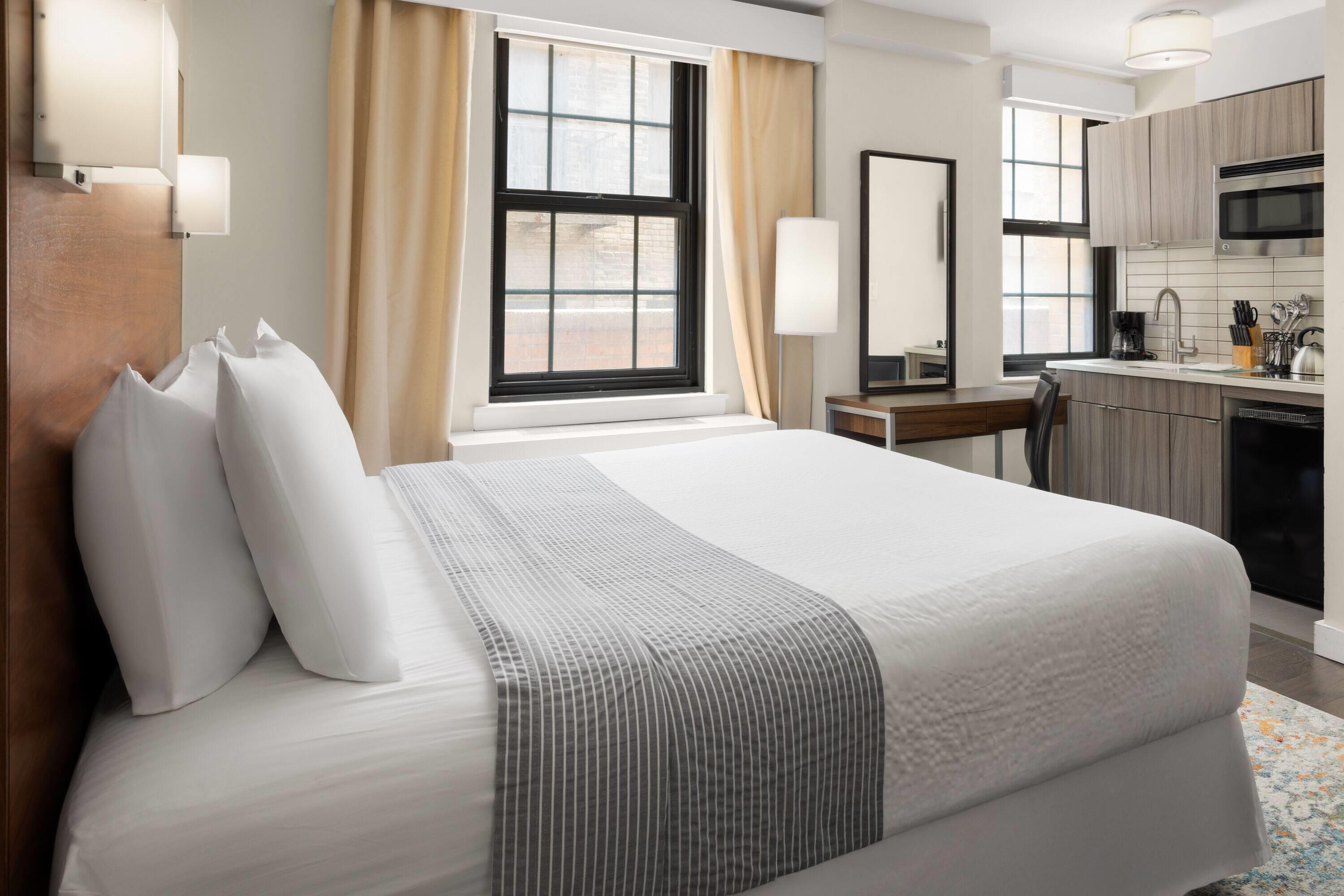 Studio Accessible-queen Size Bed