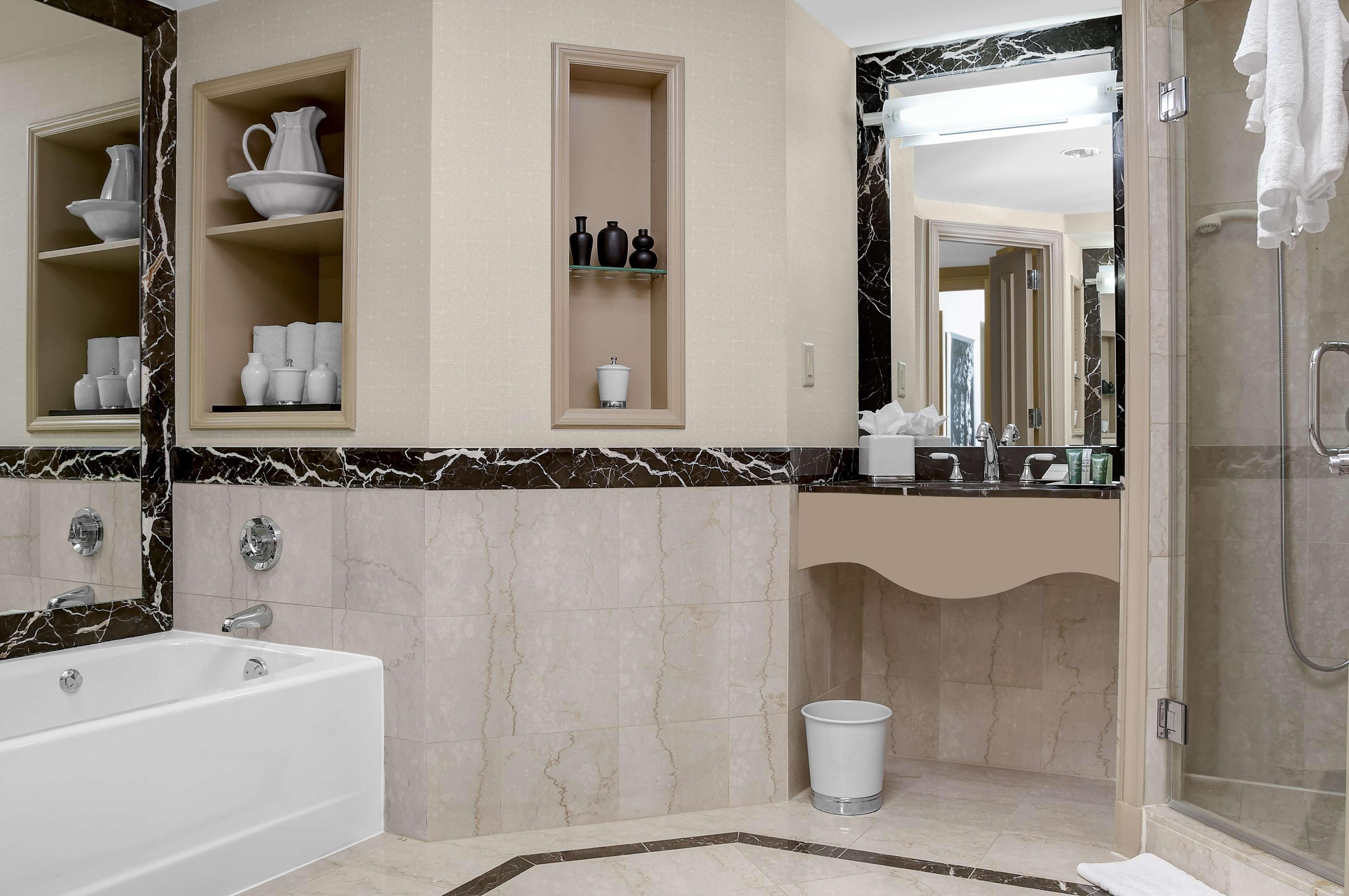 Suite Deluxe King Bed