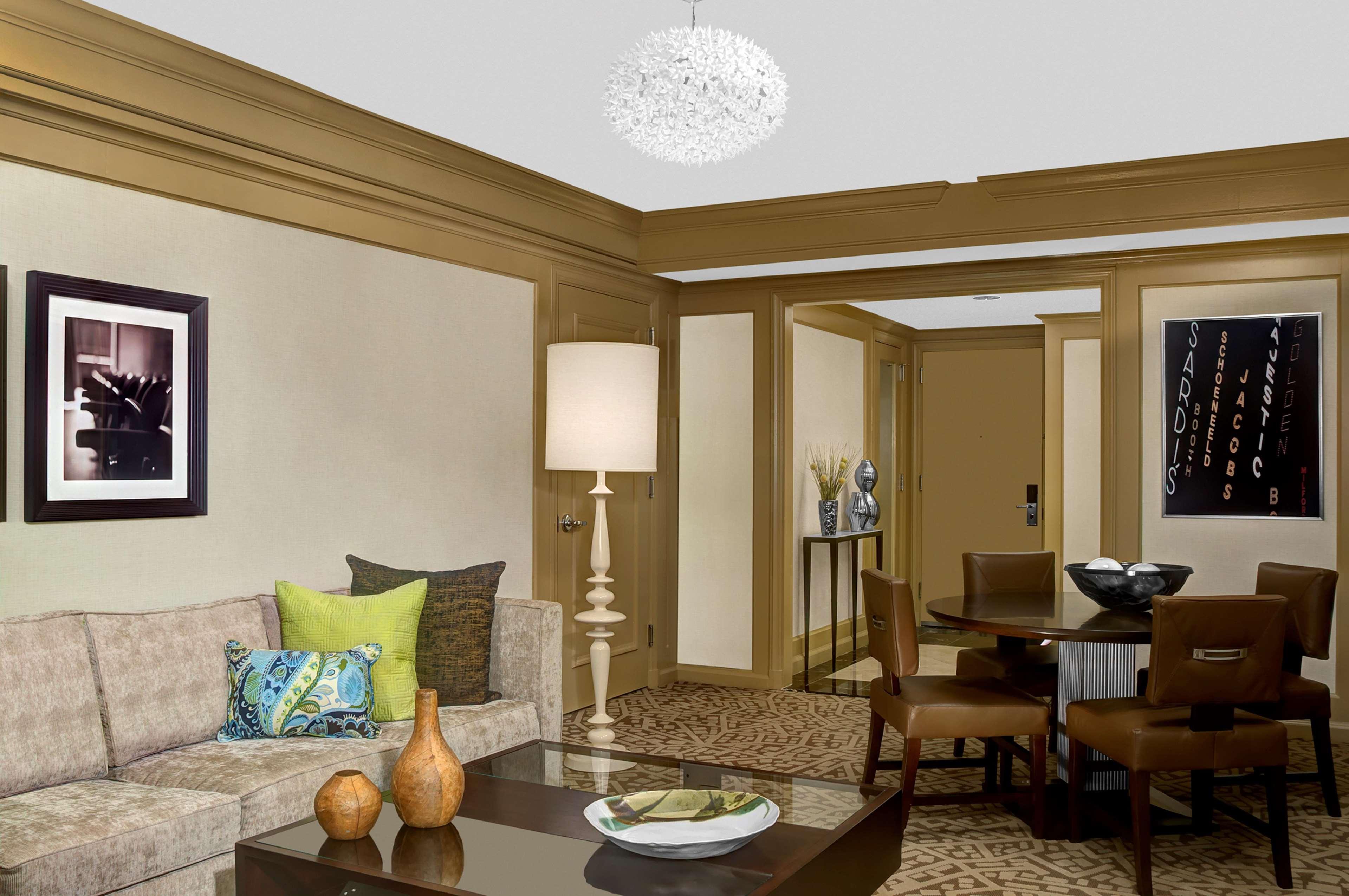 Suite Deluxe King Bed