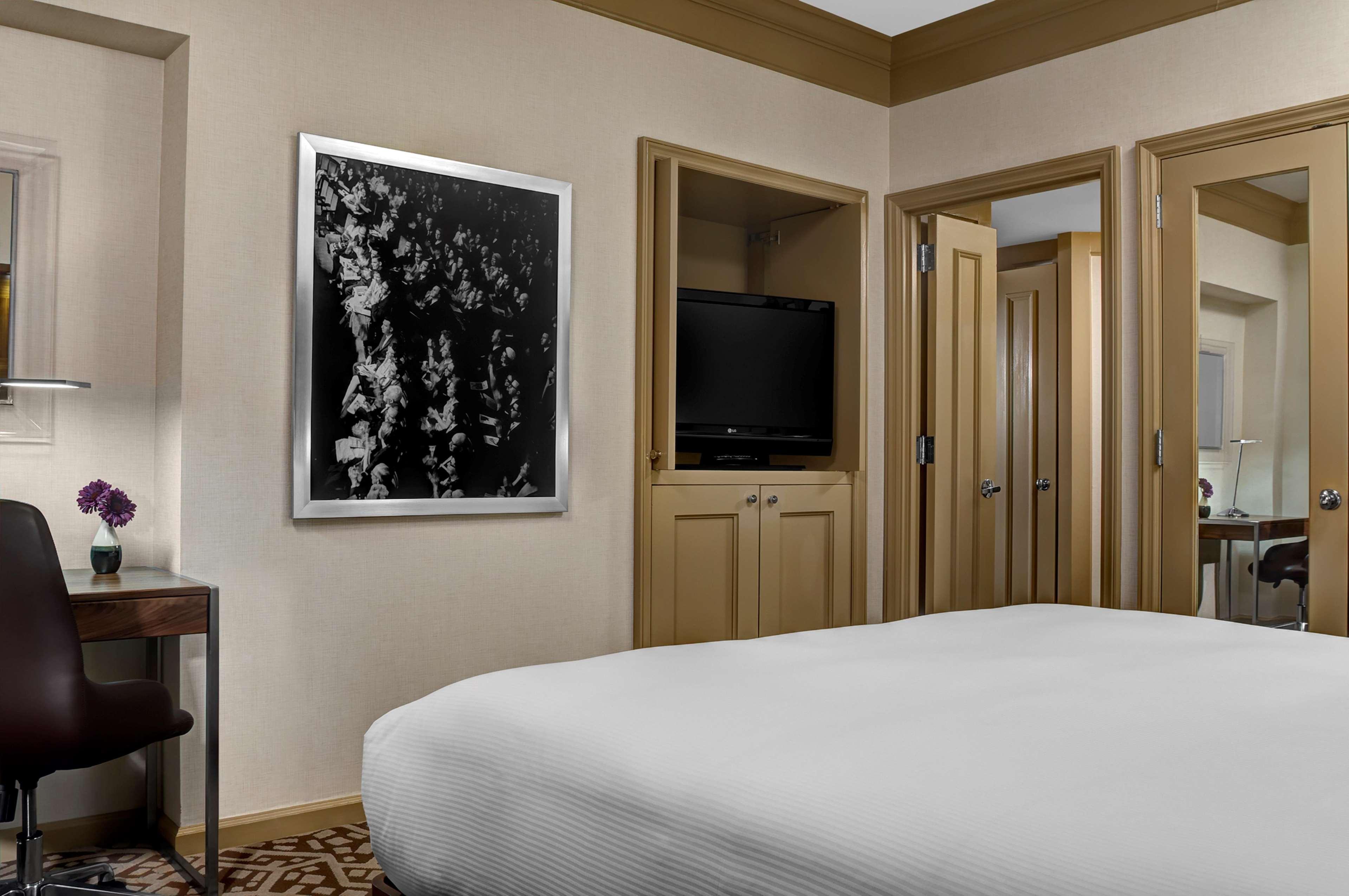 Suite Deluxe King Bed