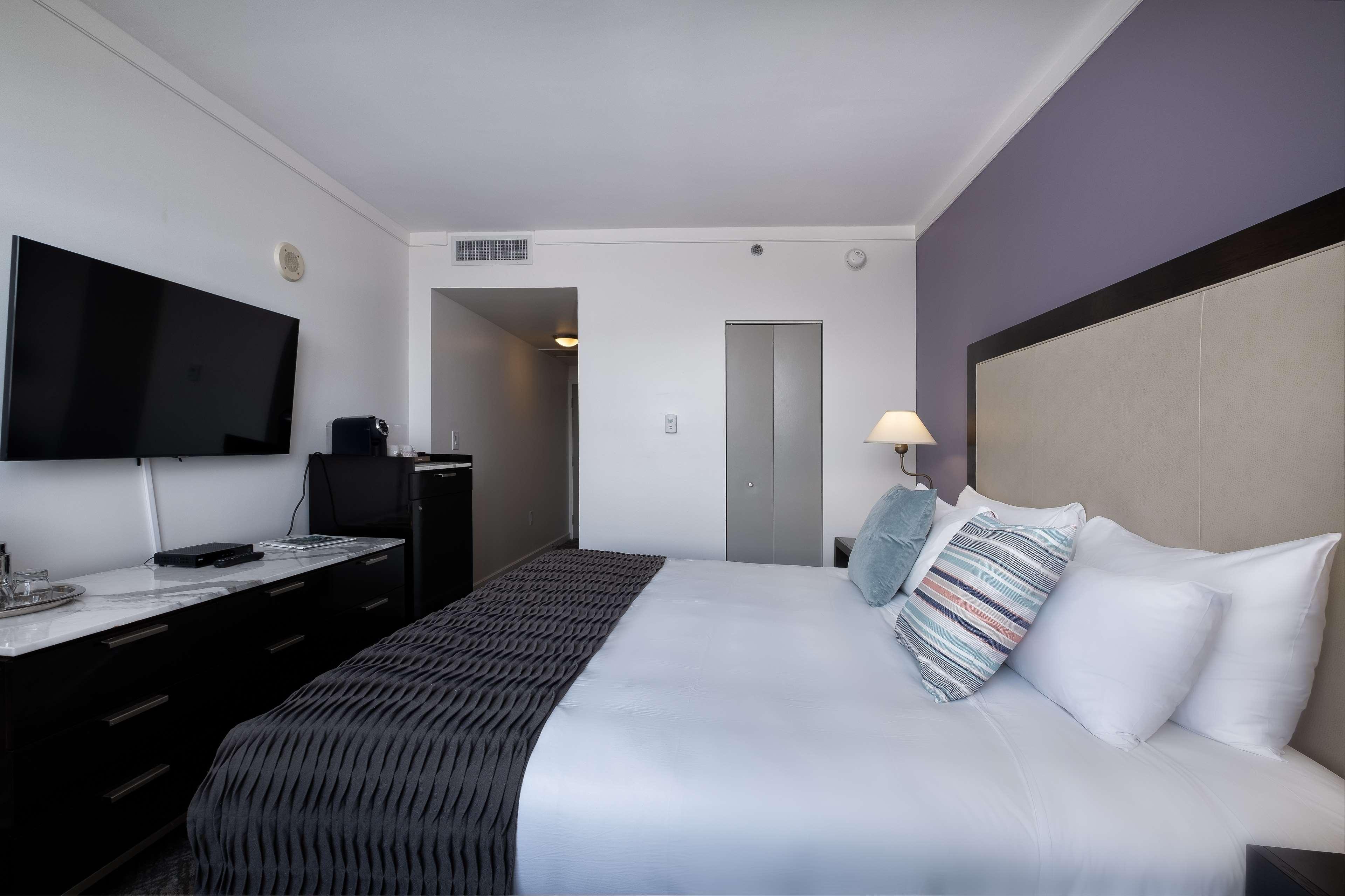 Room City View King Bed