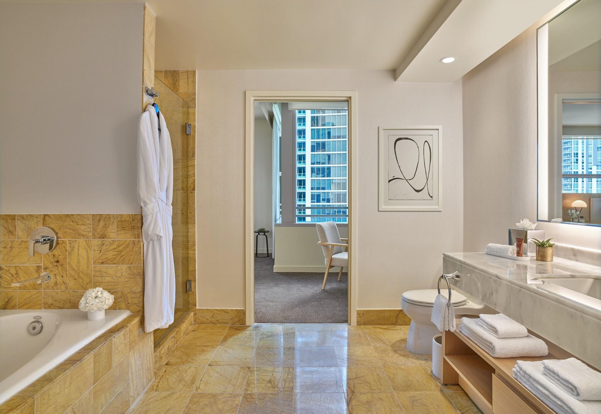 Suite City View King Bed