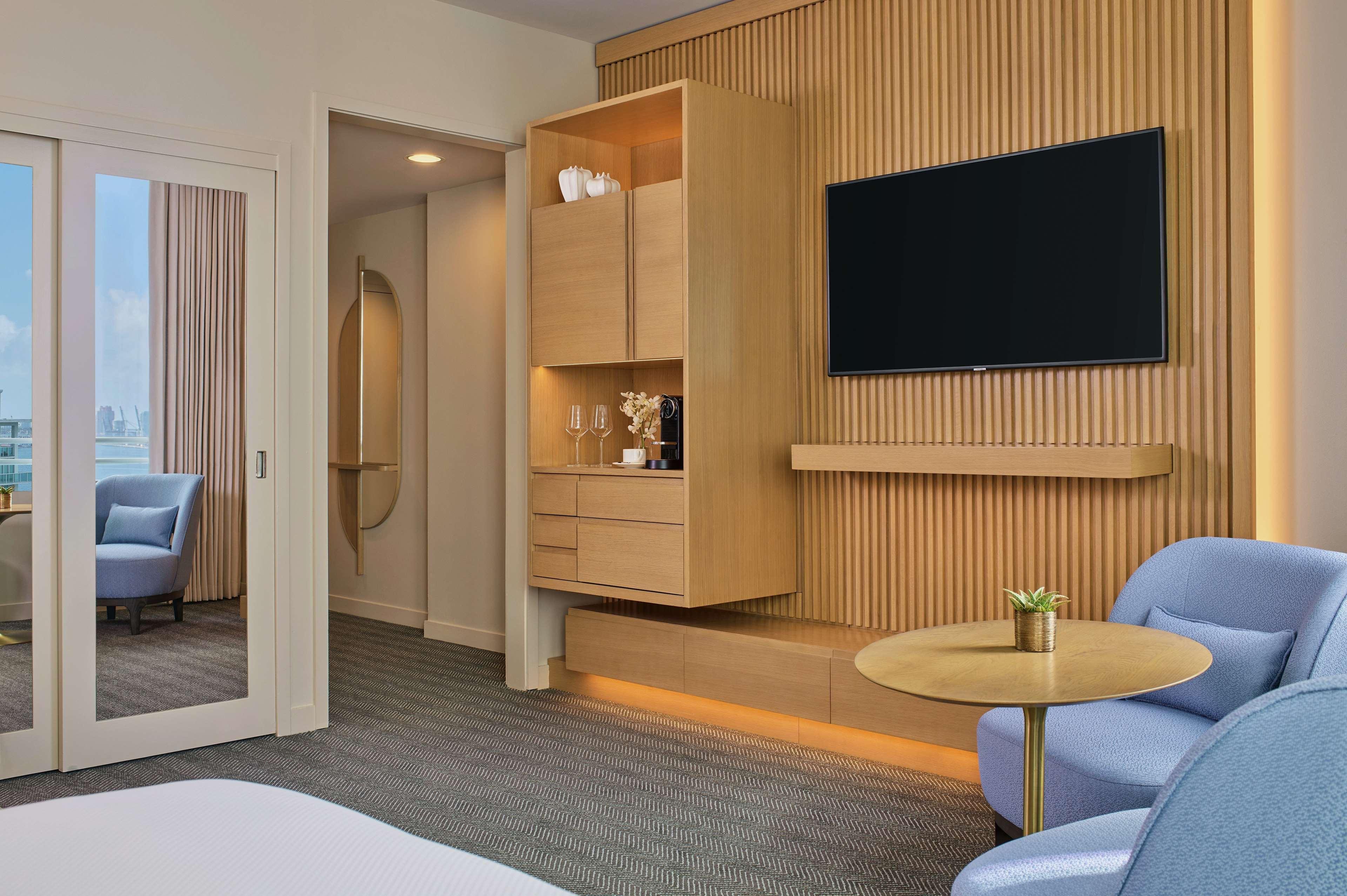 Double Bay View King Bed