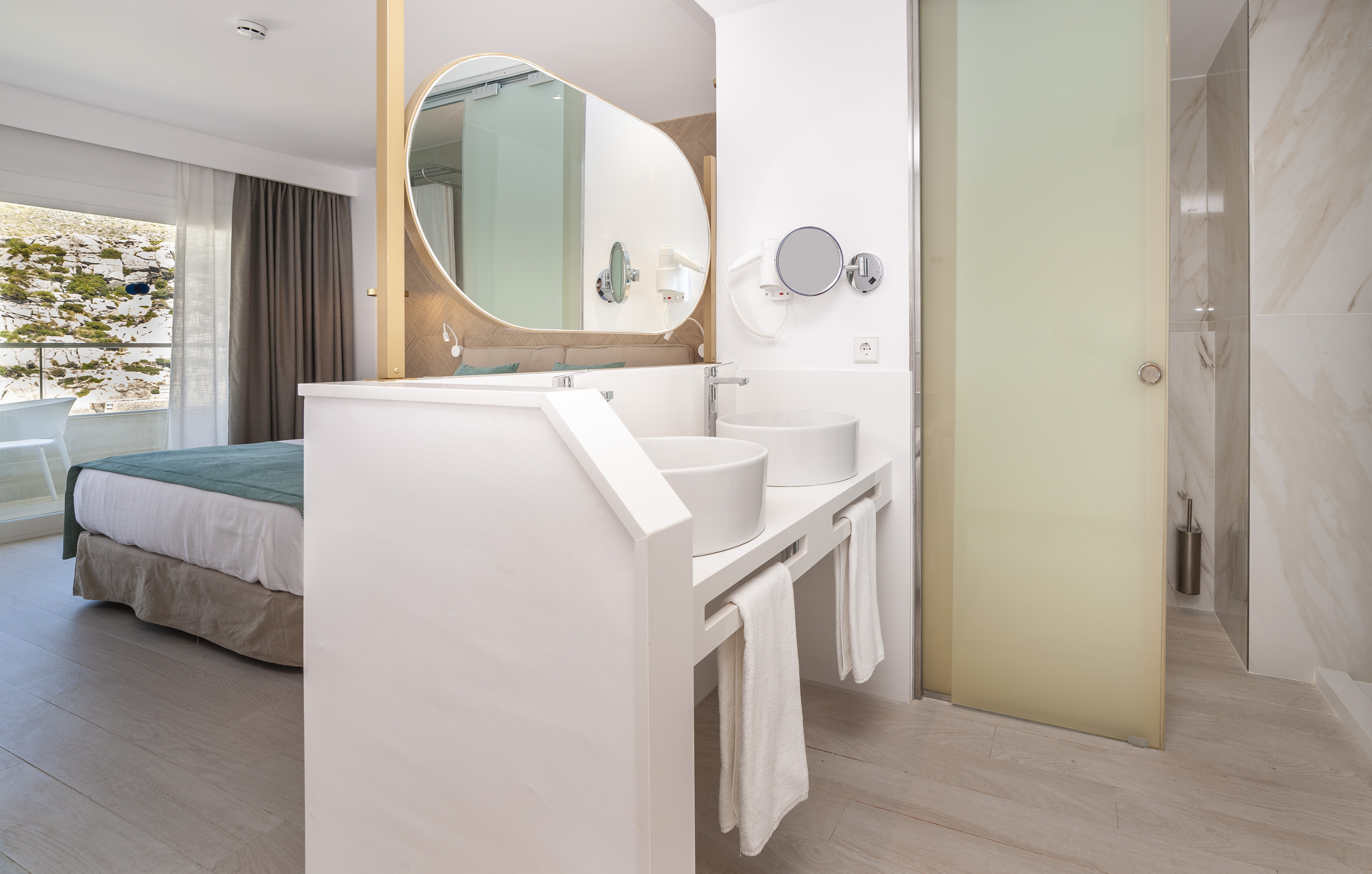 Double or Twin Deluxe Sea View