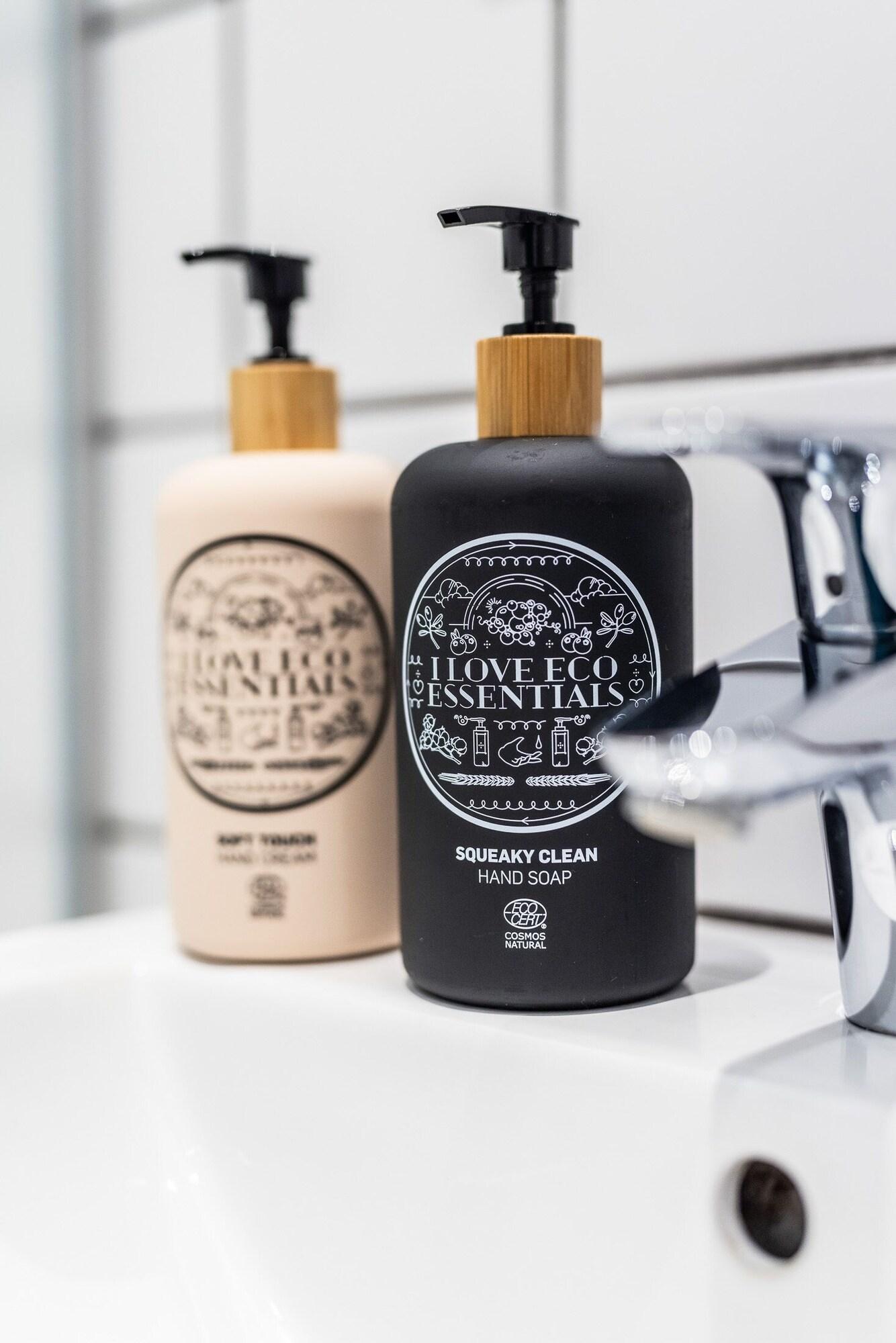 Double City View Queen Bed