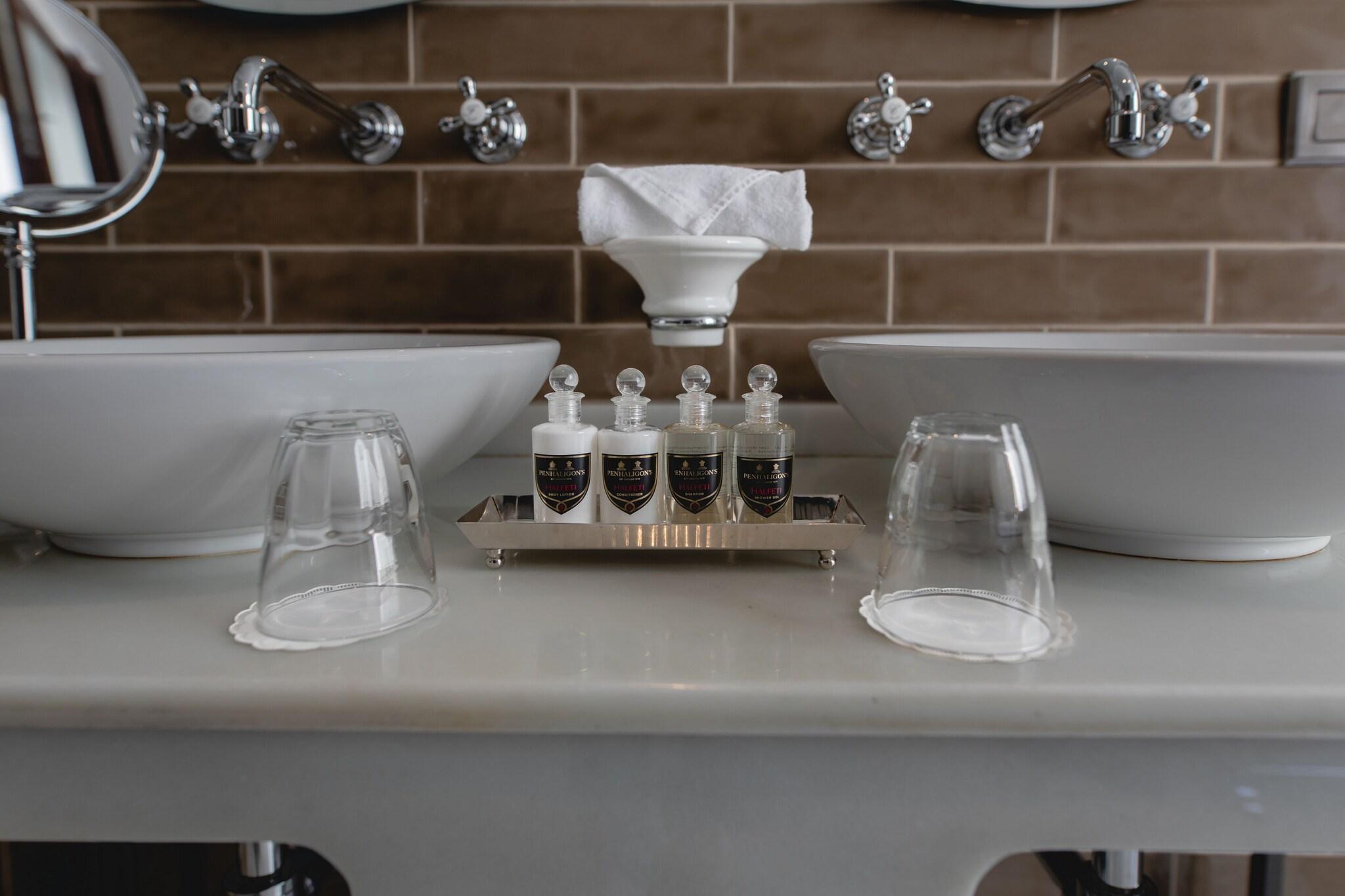 Double Deluxe King Bed