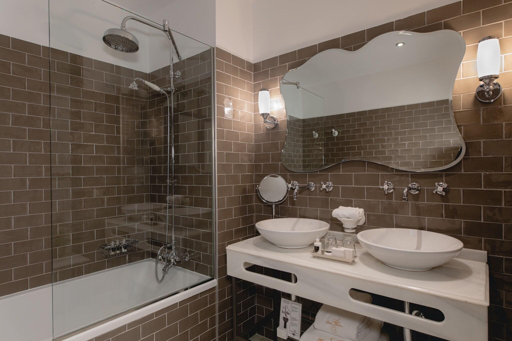 Double Deluxe King Bed