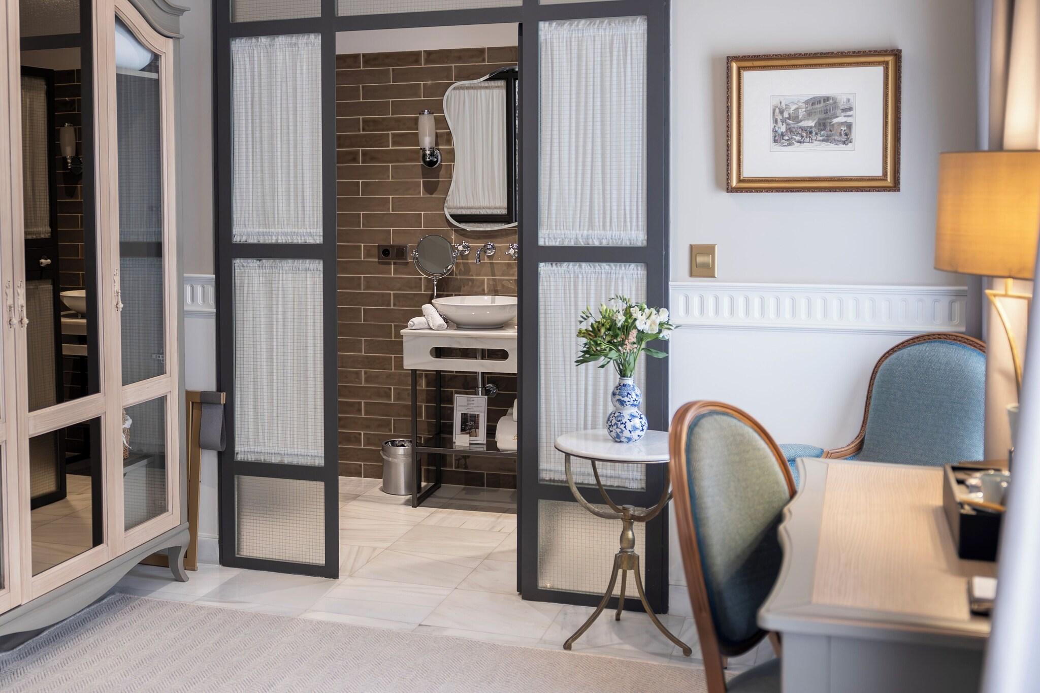 Double Deluxe King Bed