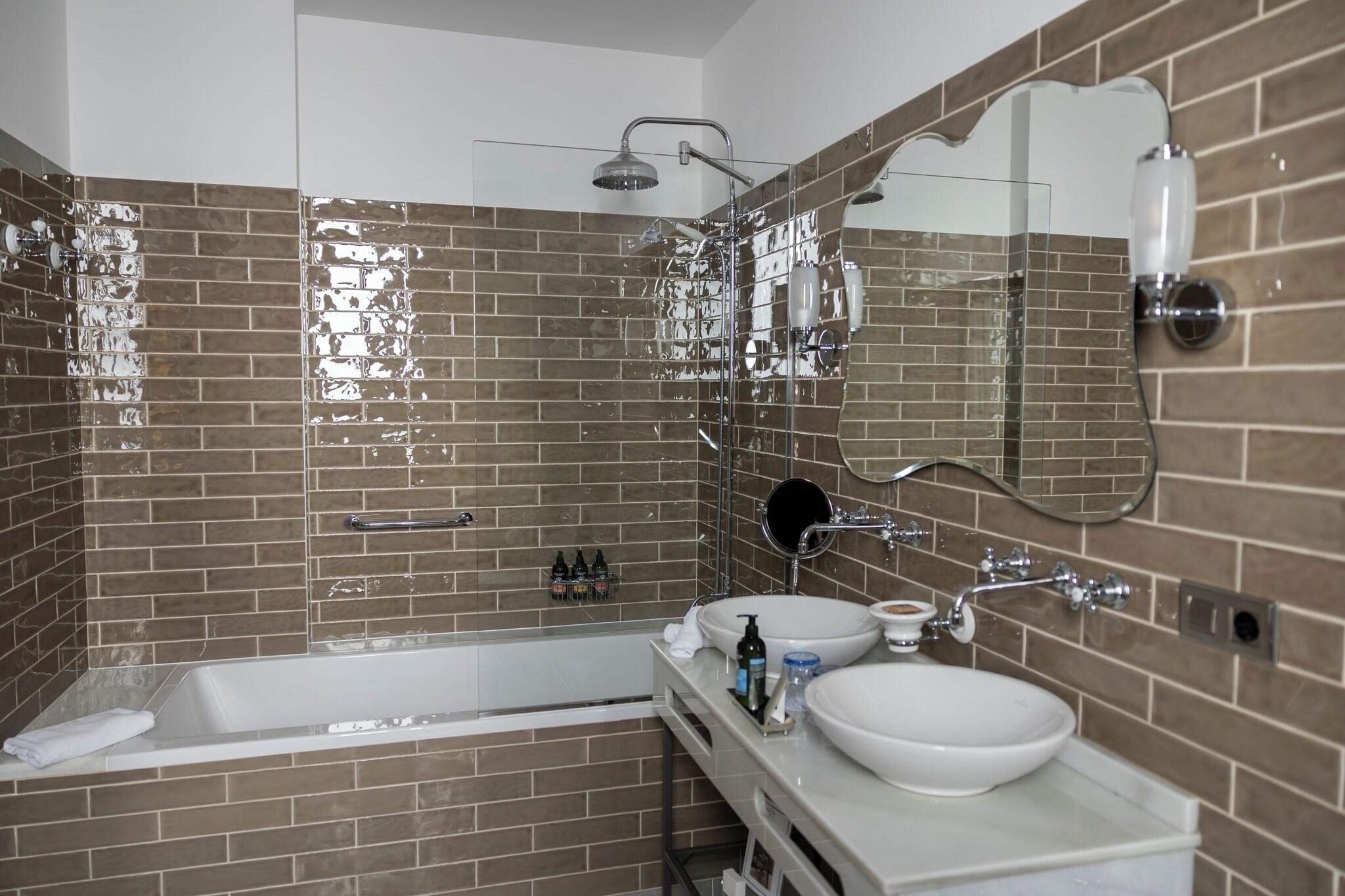 Double Deluxe King Bed