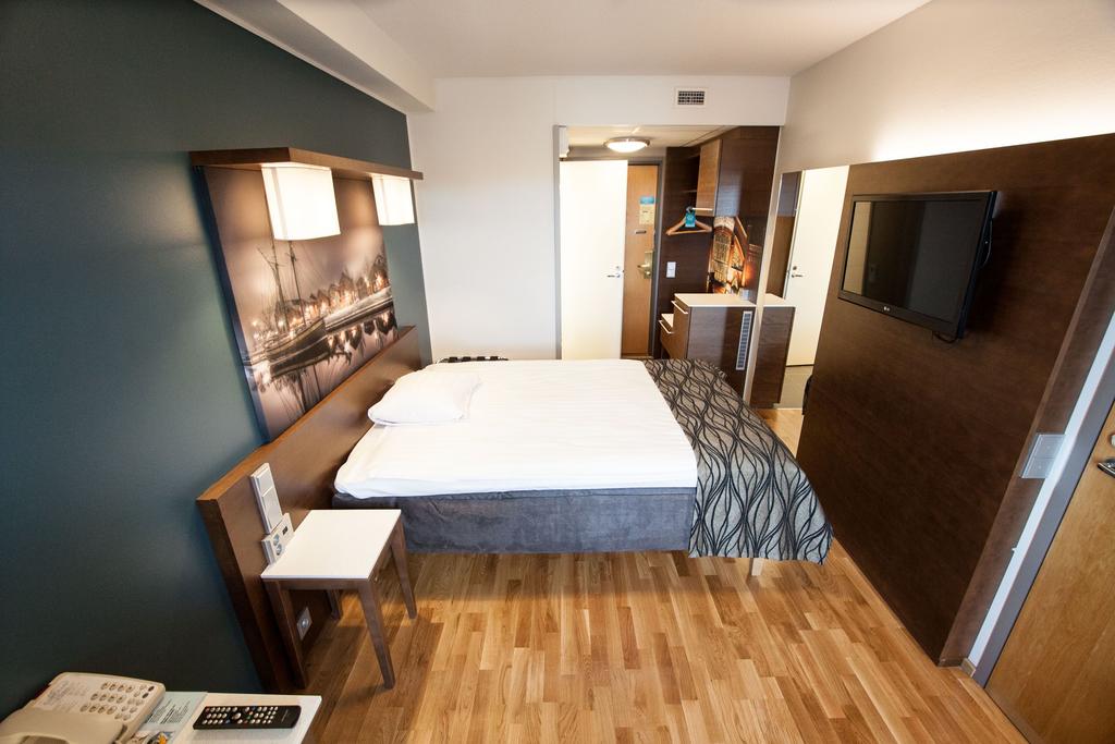 Double Queen Size Bed