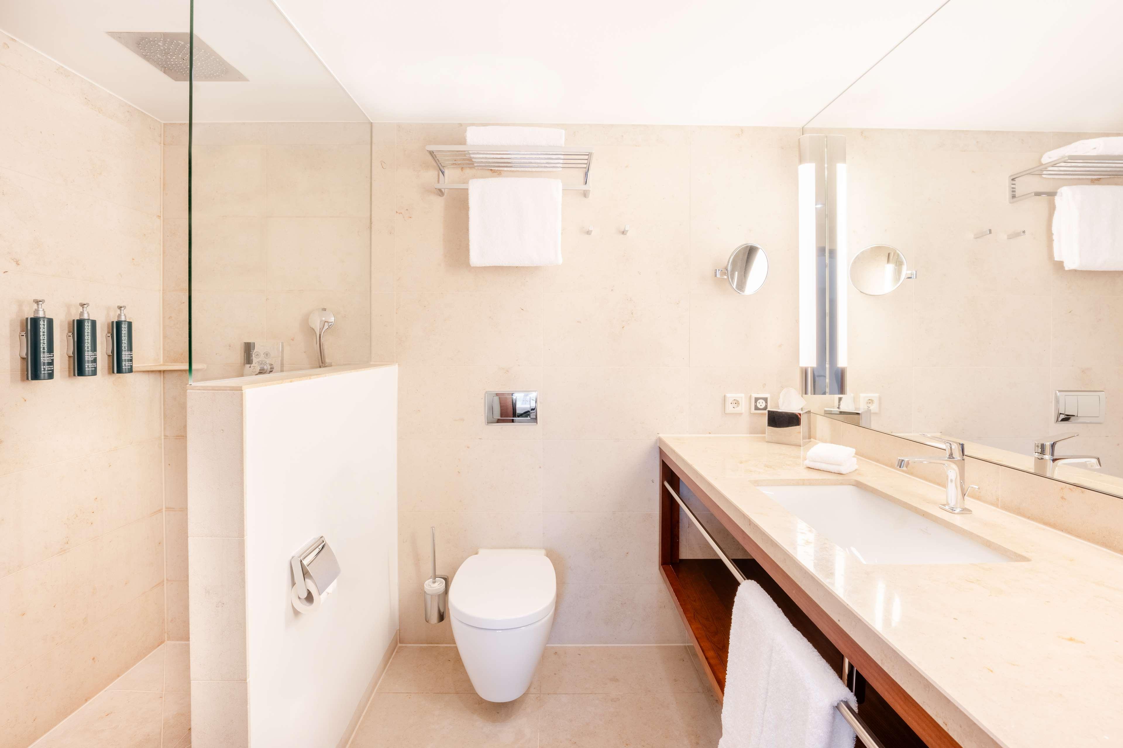 Junior Suite King Size Bed