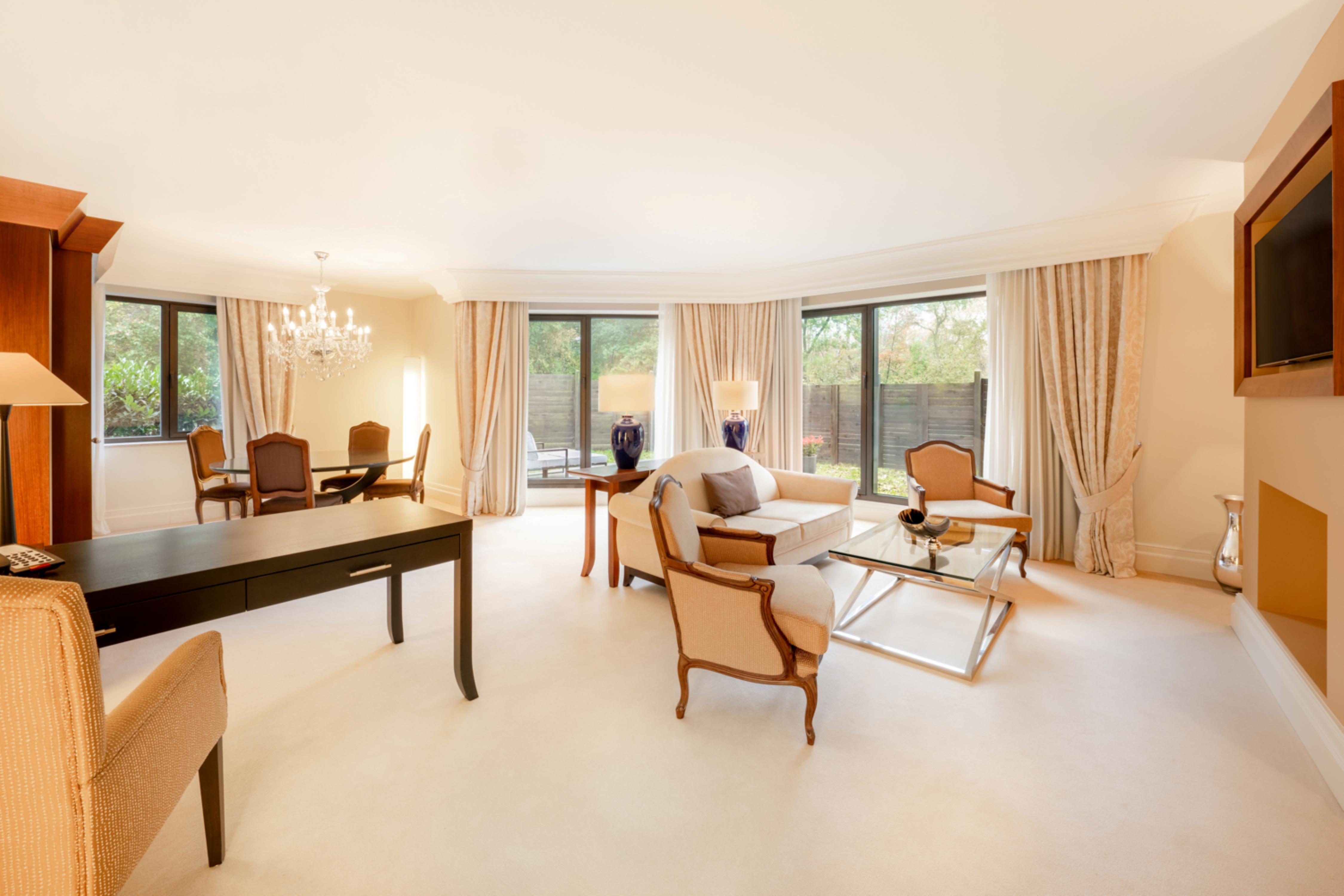 Suite King Size Bed