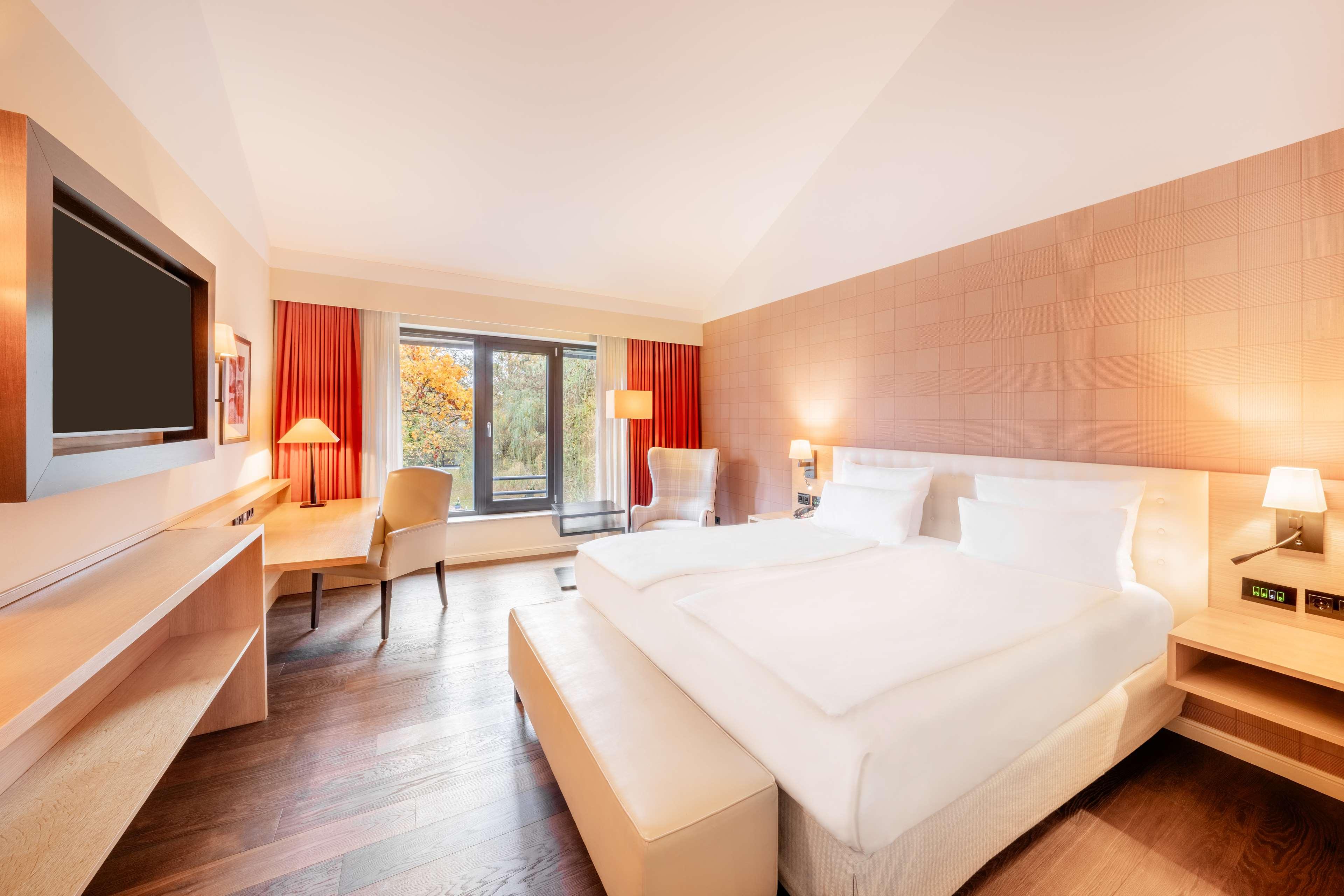 Double or Twin Guest Room King Bed