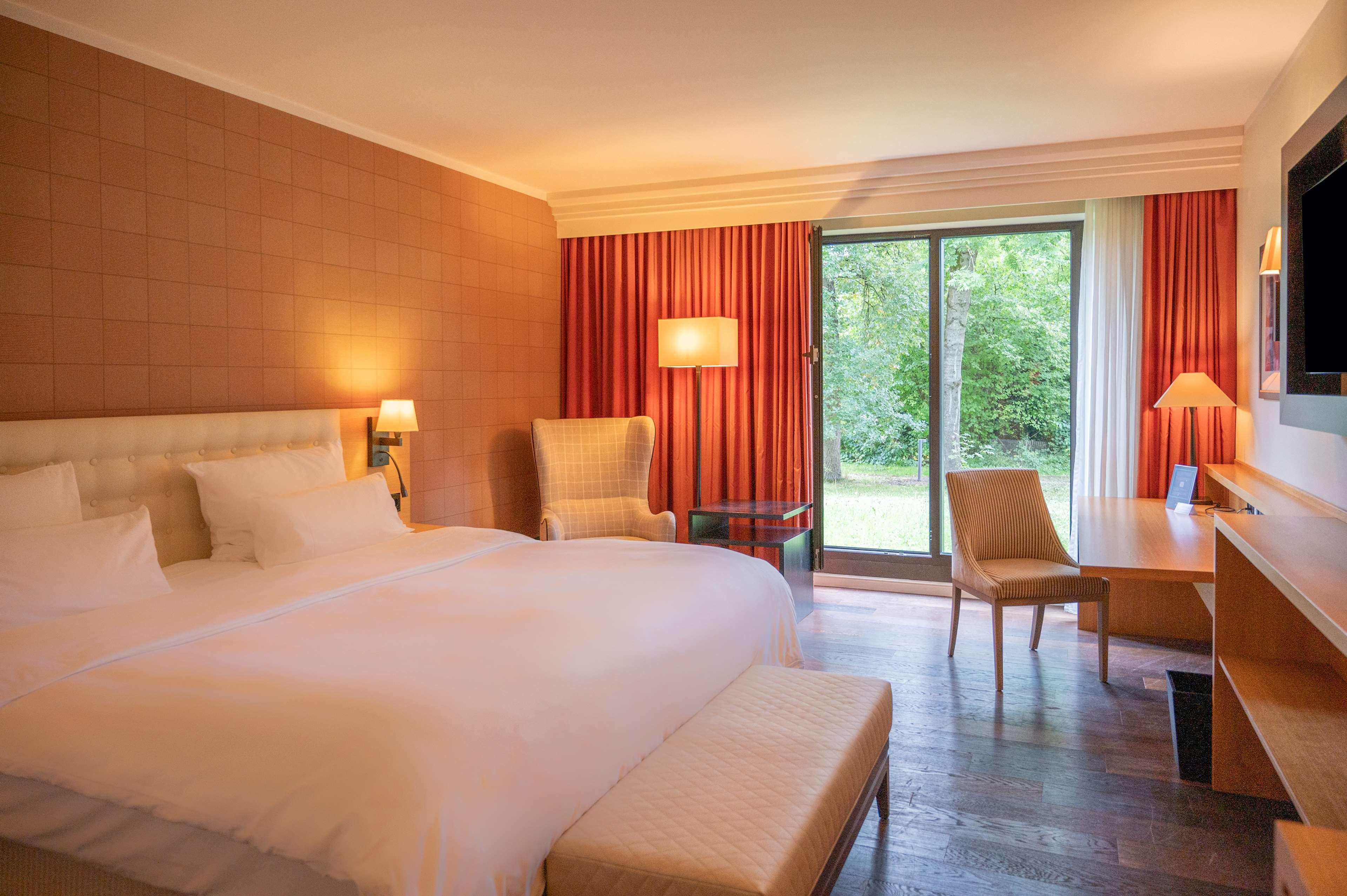 Double or Twin Guest Room King Bed