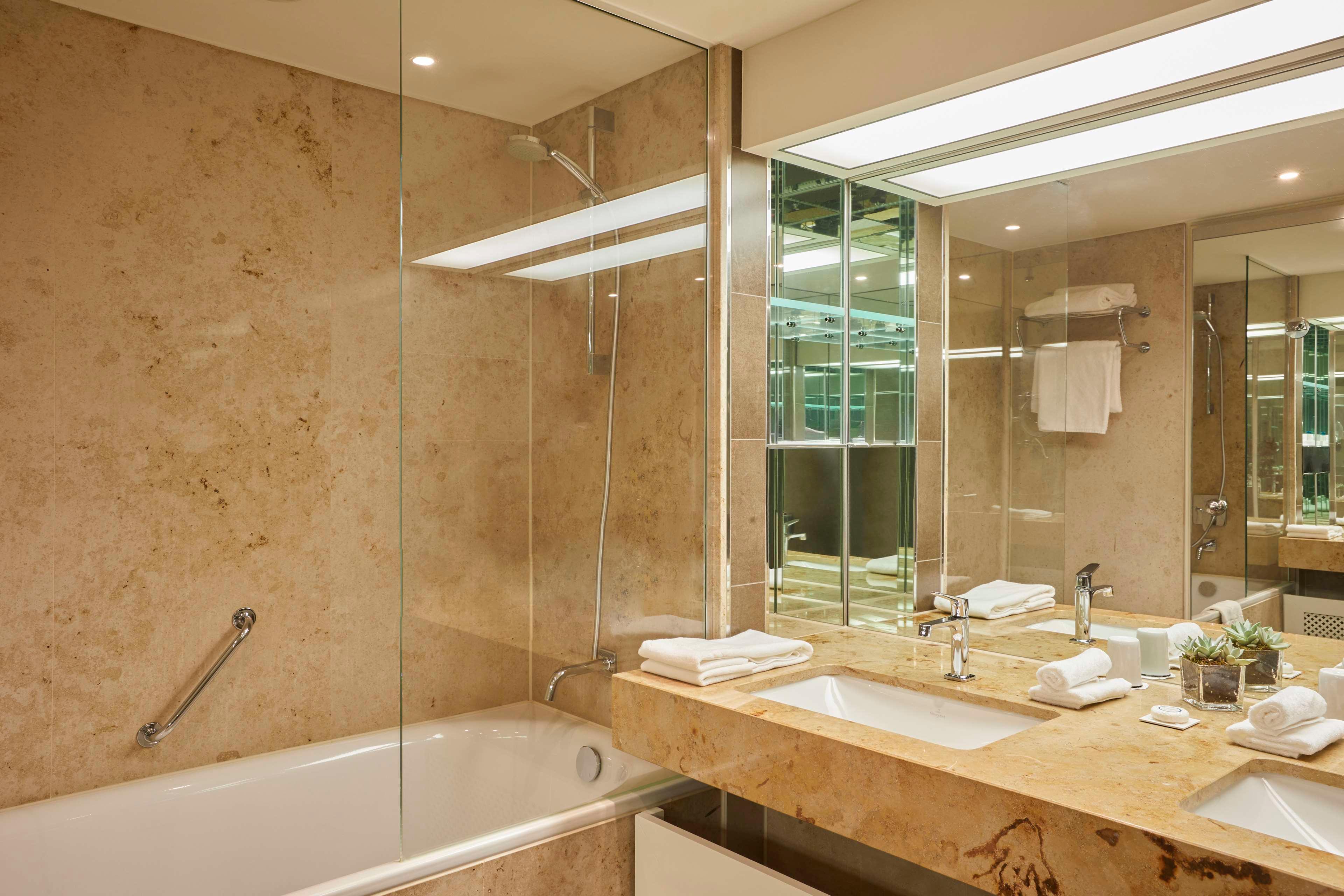 Double or Twin Guest Room King Bed