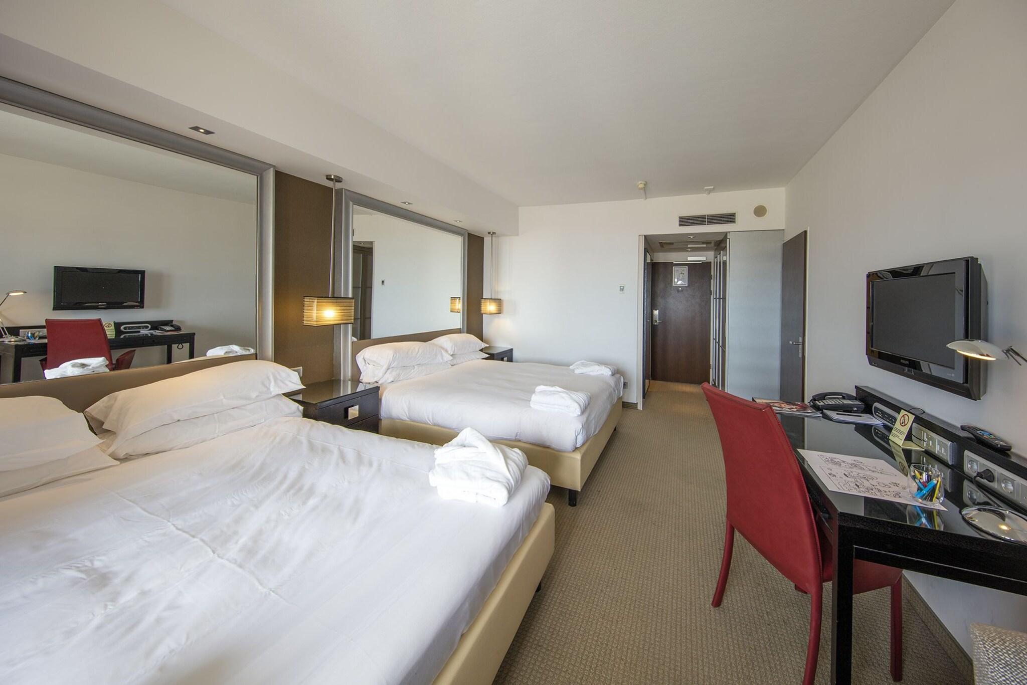 Family Room Two Queen Beds