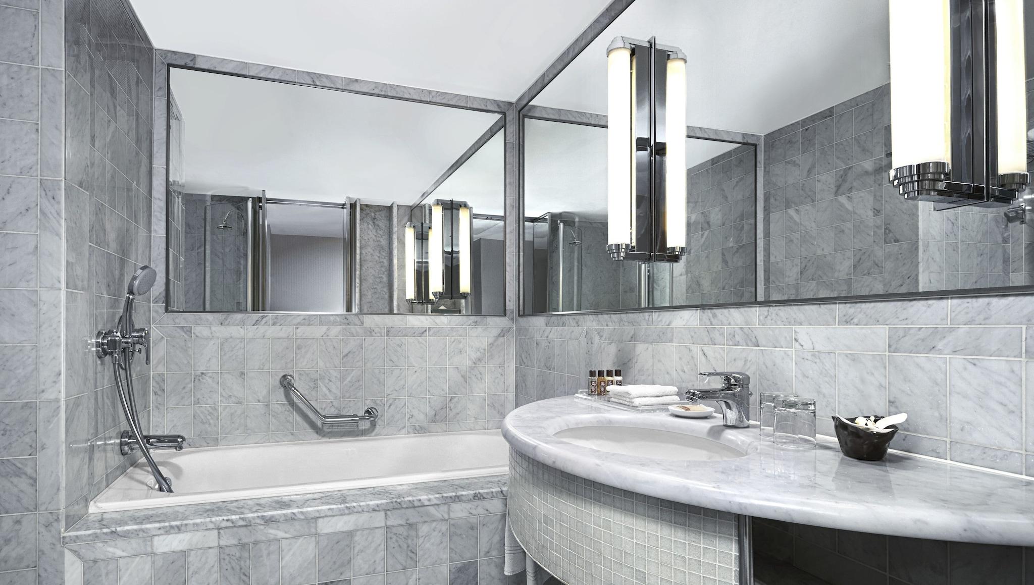 Double Deluxe King Bed