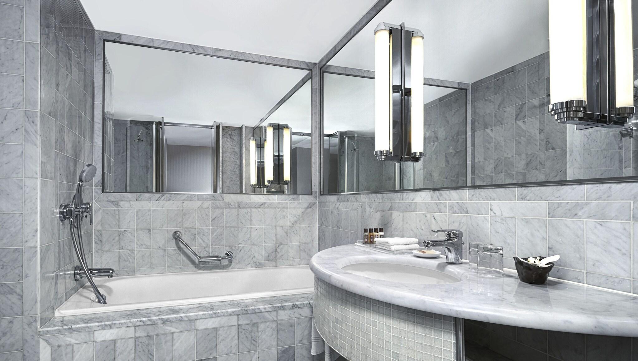 Double Deluxe King Bed