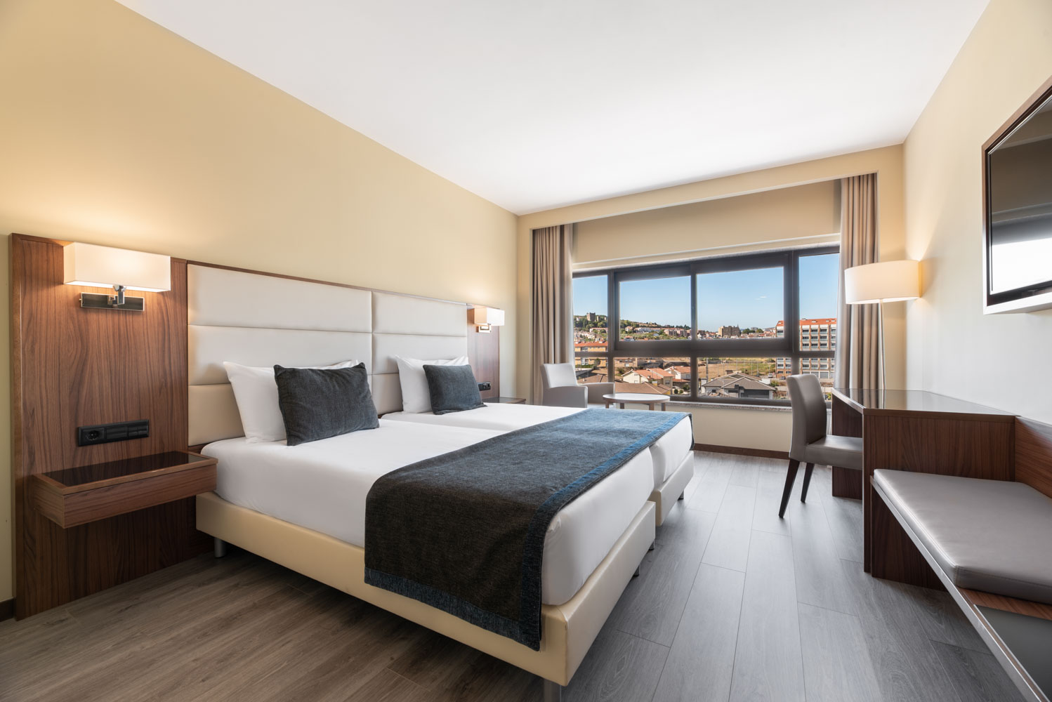 Twin Deluxe with Views